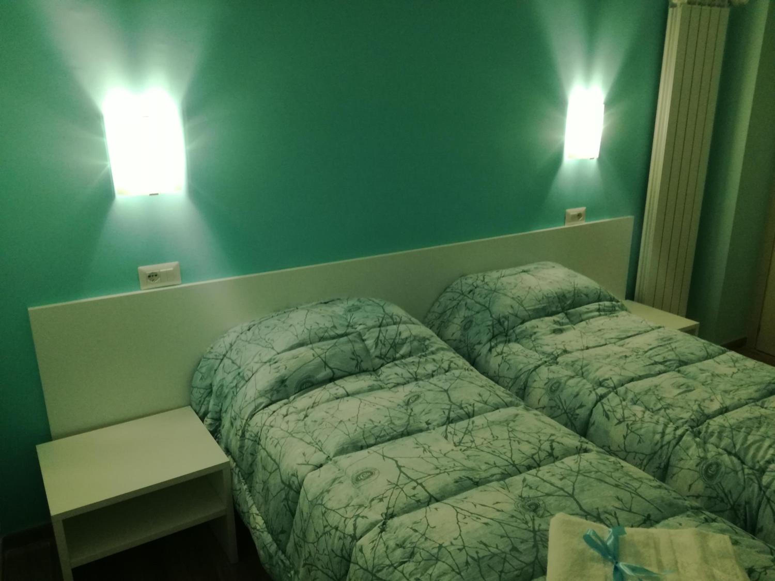 Deluxe Double or Twin Room - Photo 4