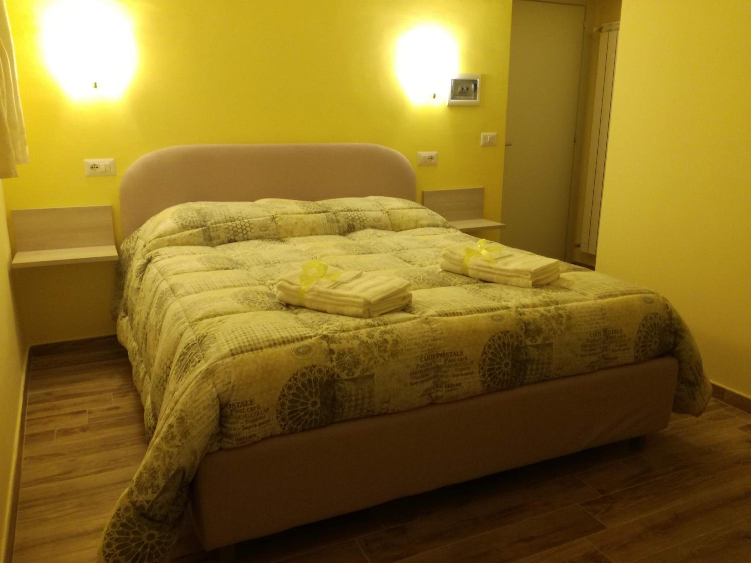 Double Room - Photo 2
