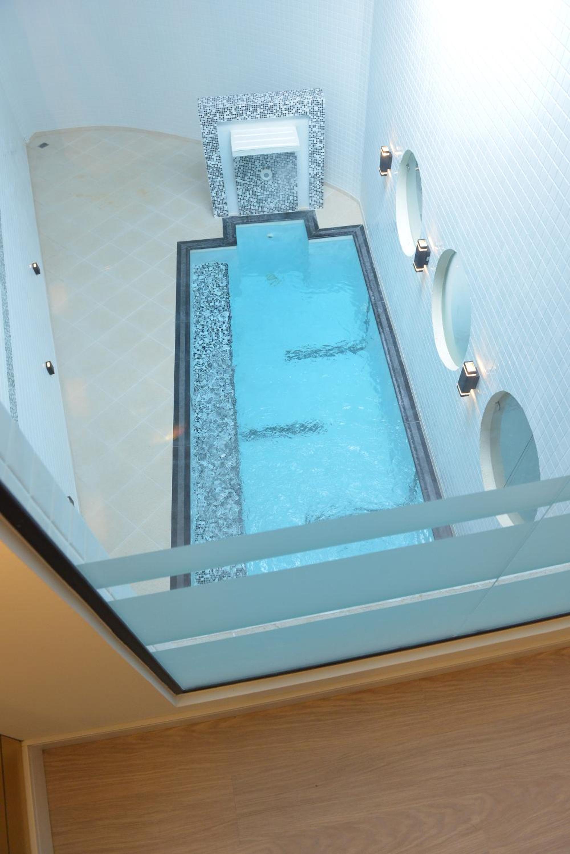 Suite with Private Pool - Photo 3