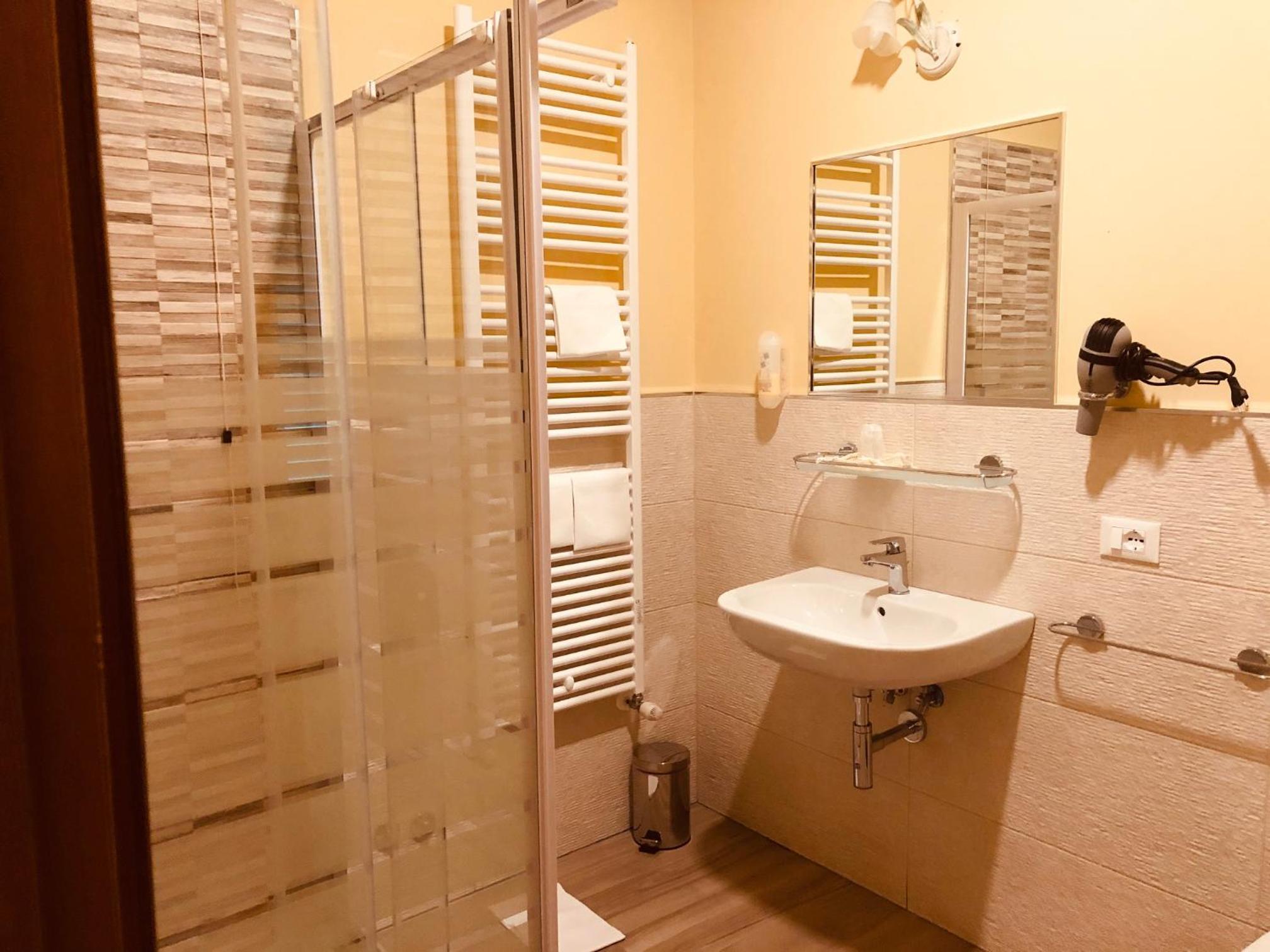 Deluxe Triple Room - Photo 5