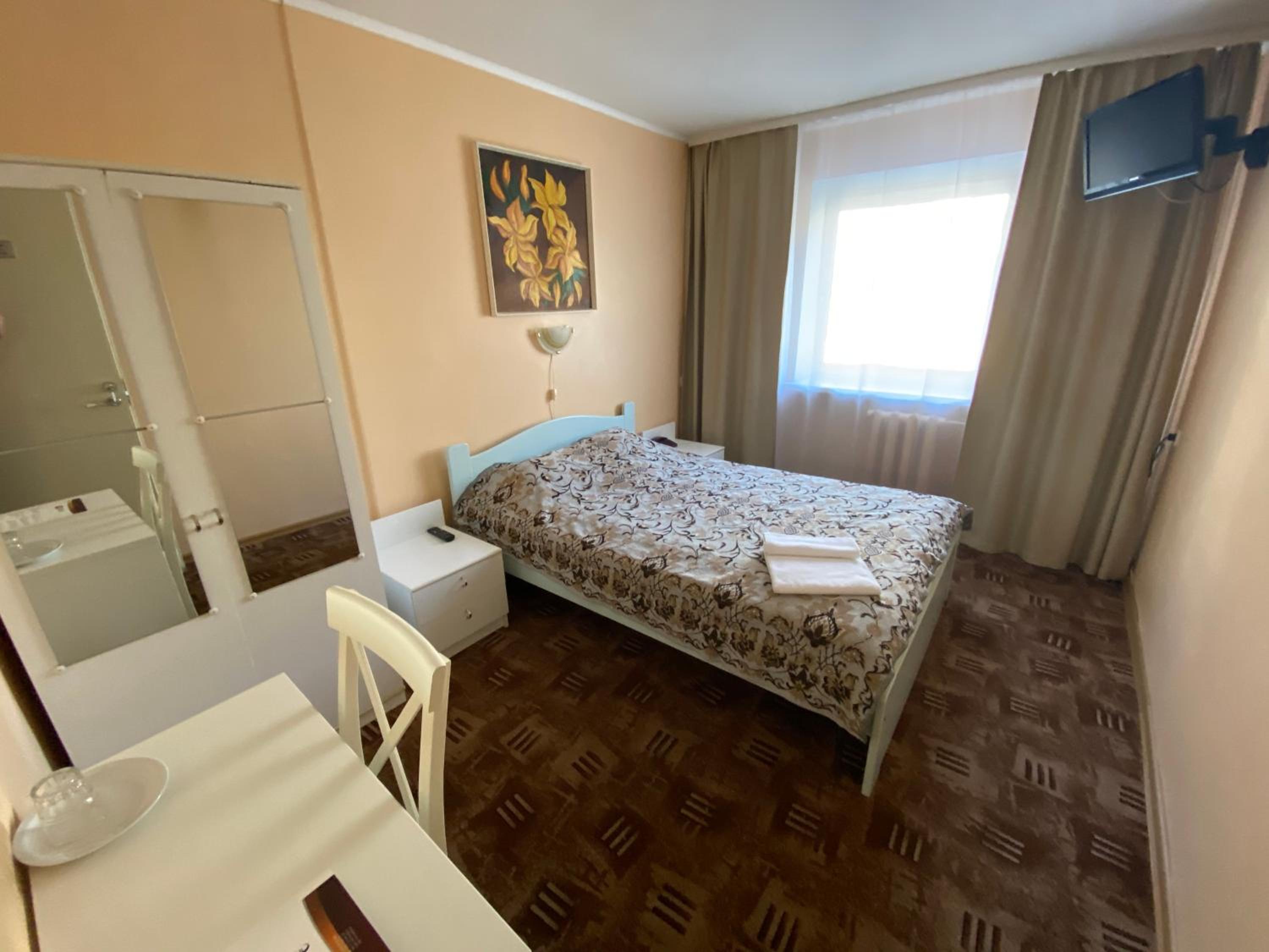 Single Room with Shared Bathroom