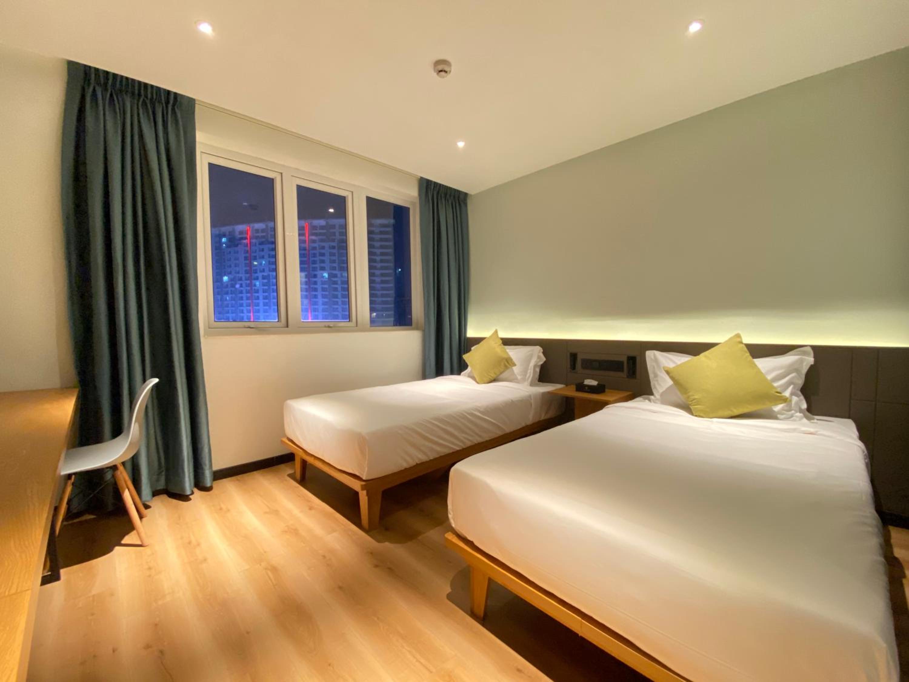 Standard Twin Room - Photo 2