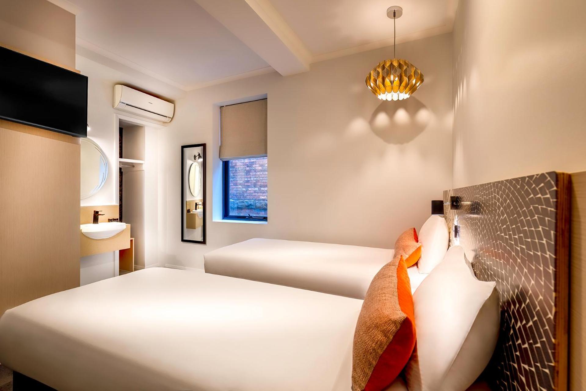 Standard Twin Room - Photo 4