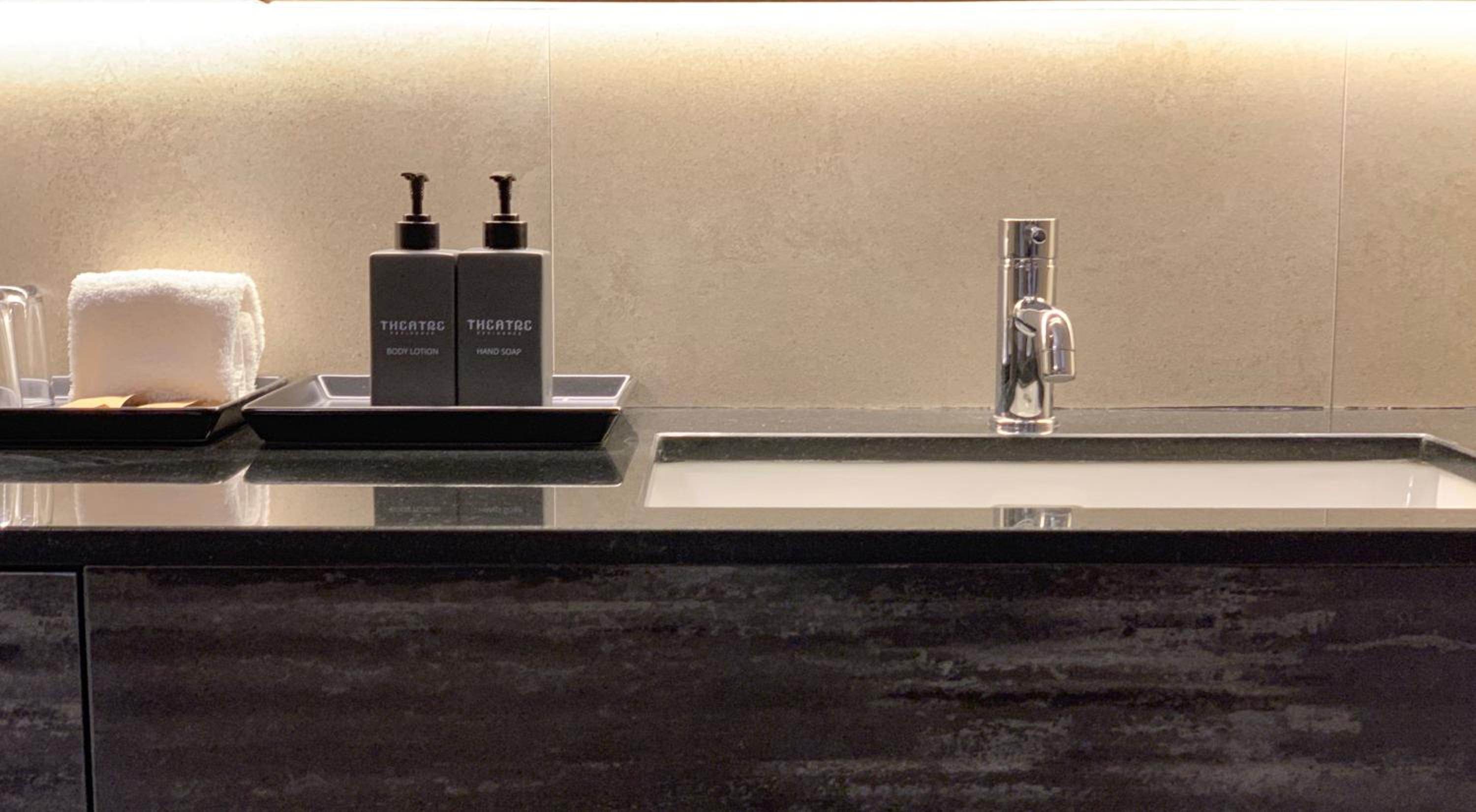 Lilit Riverfront Suite A photo 2