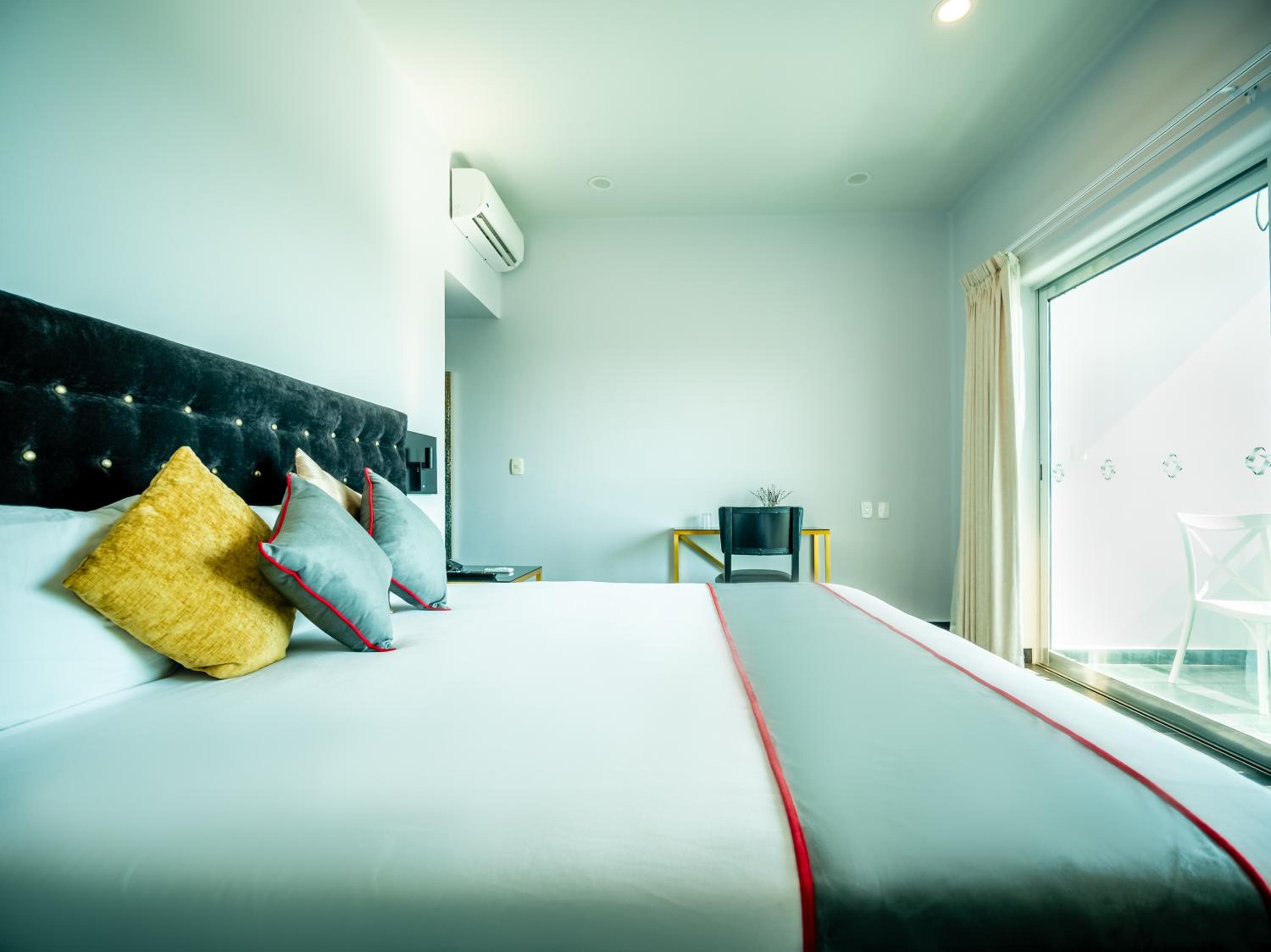 Deluxe King Room photo 3