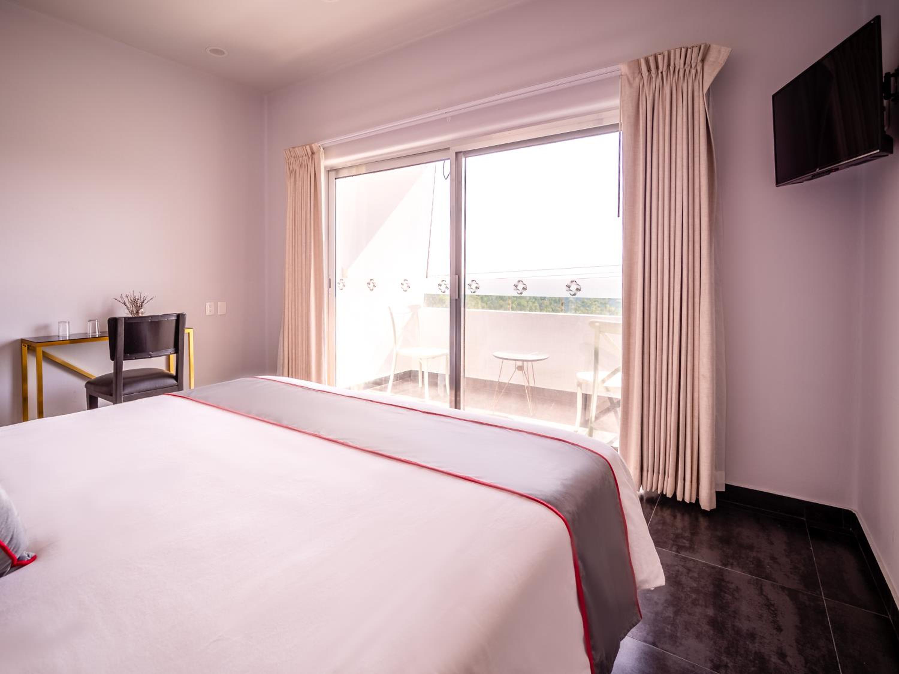 Deluxe King Room photo 2