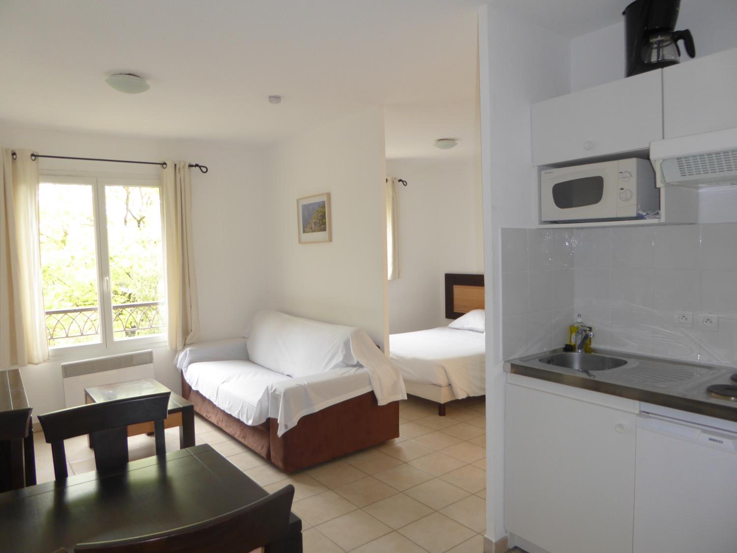 Standard Apartment - Photo 2