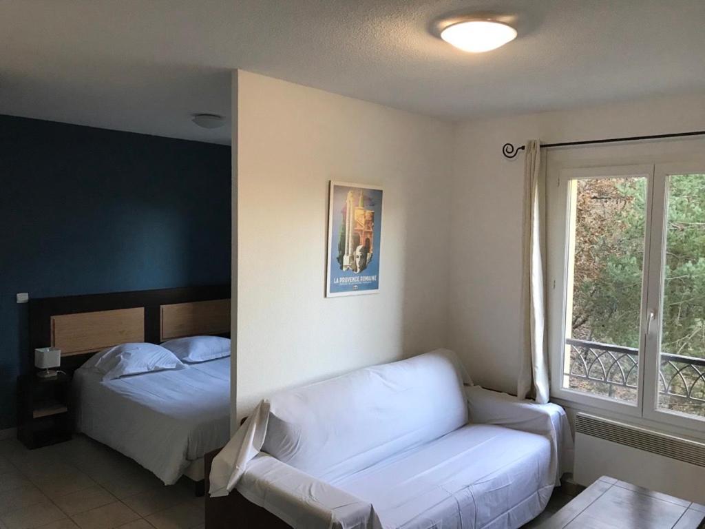 Apartment with Balcony photo 3