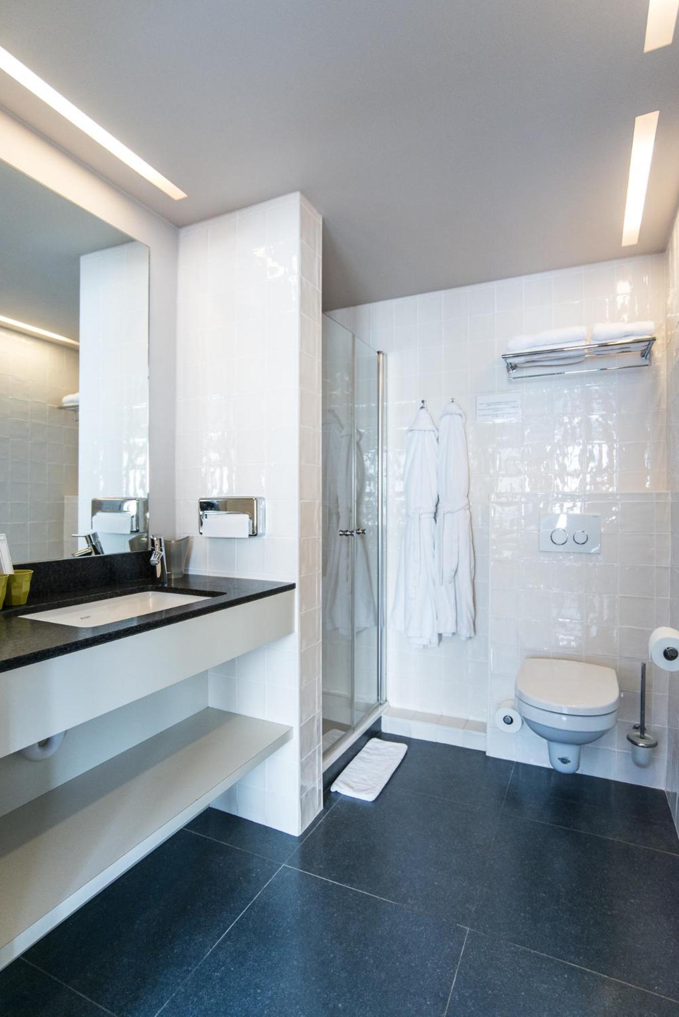 Suite (4 Adults) photo 2