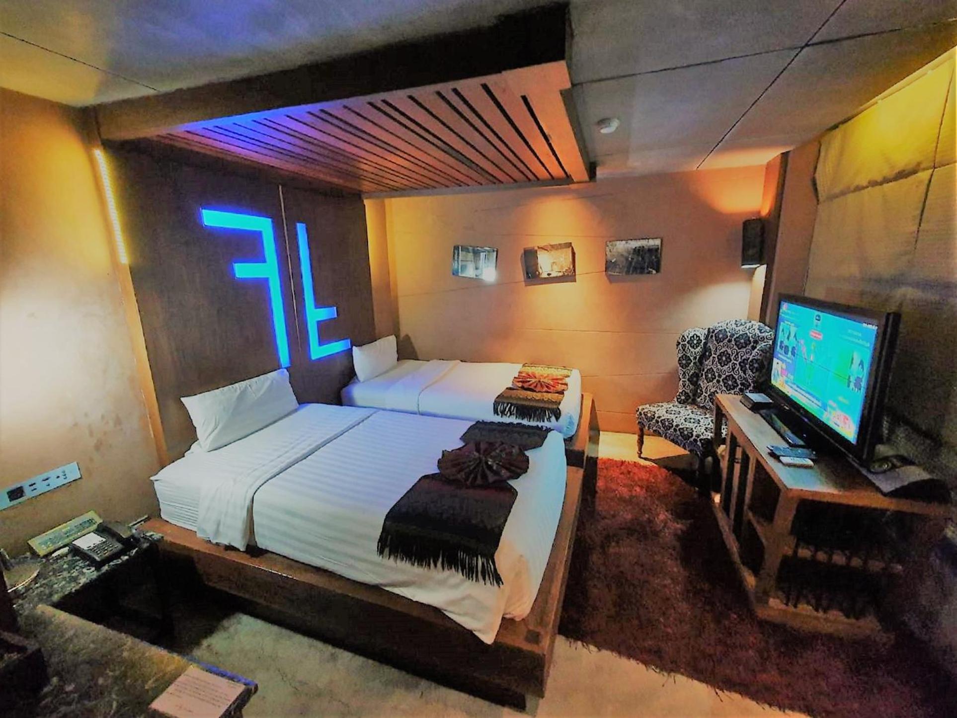 Deluxe Chill Twin Beds Room photo 3