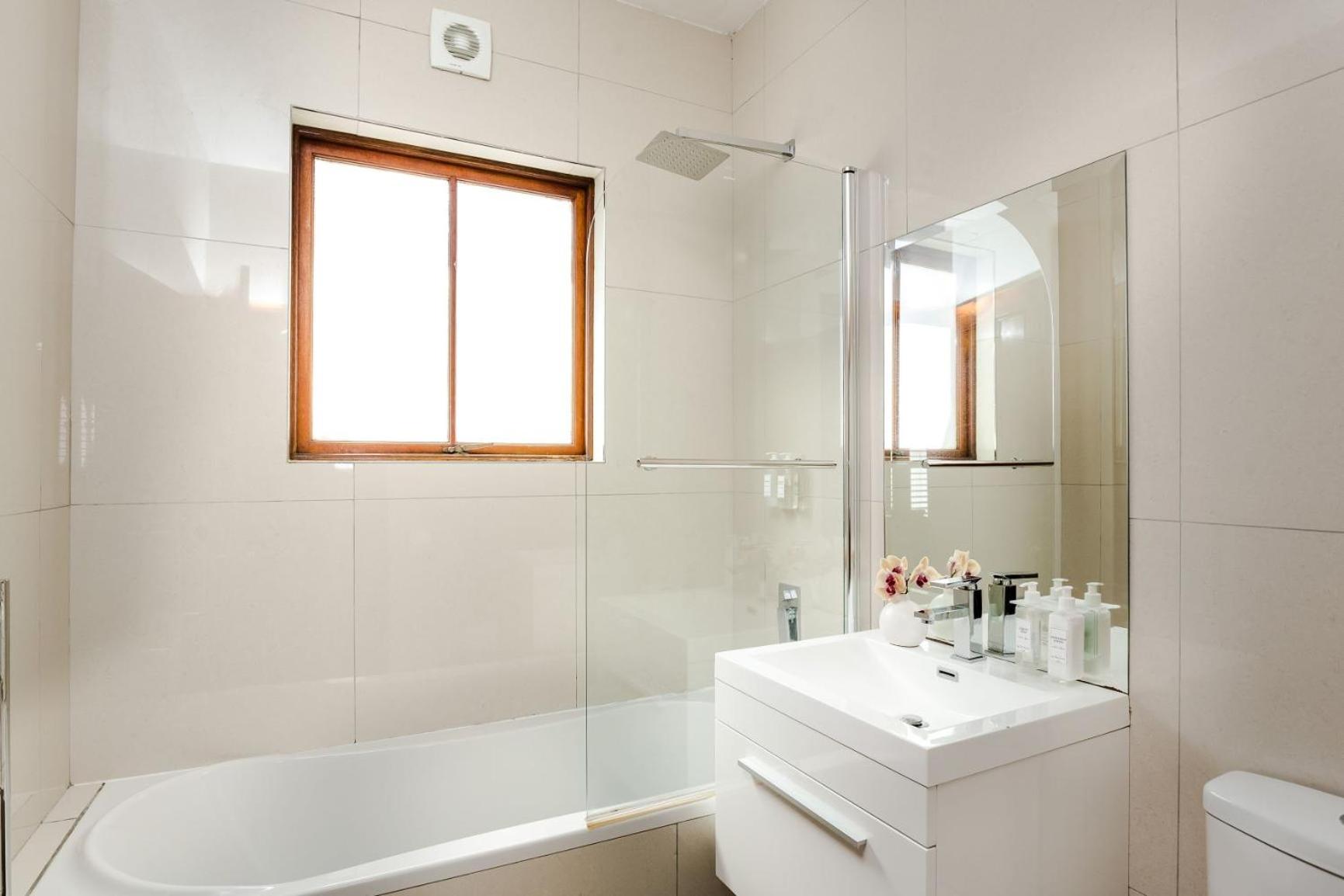 Classic Double or Twin Room - Photo 9