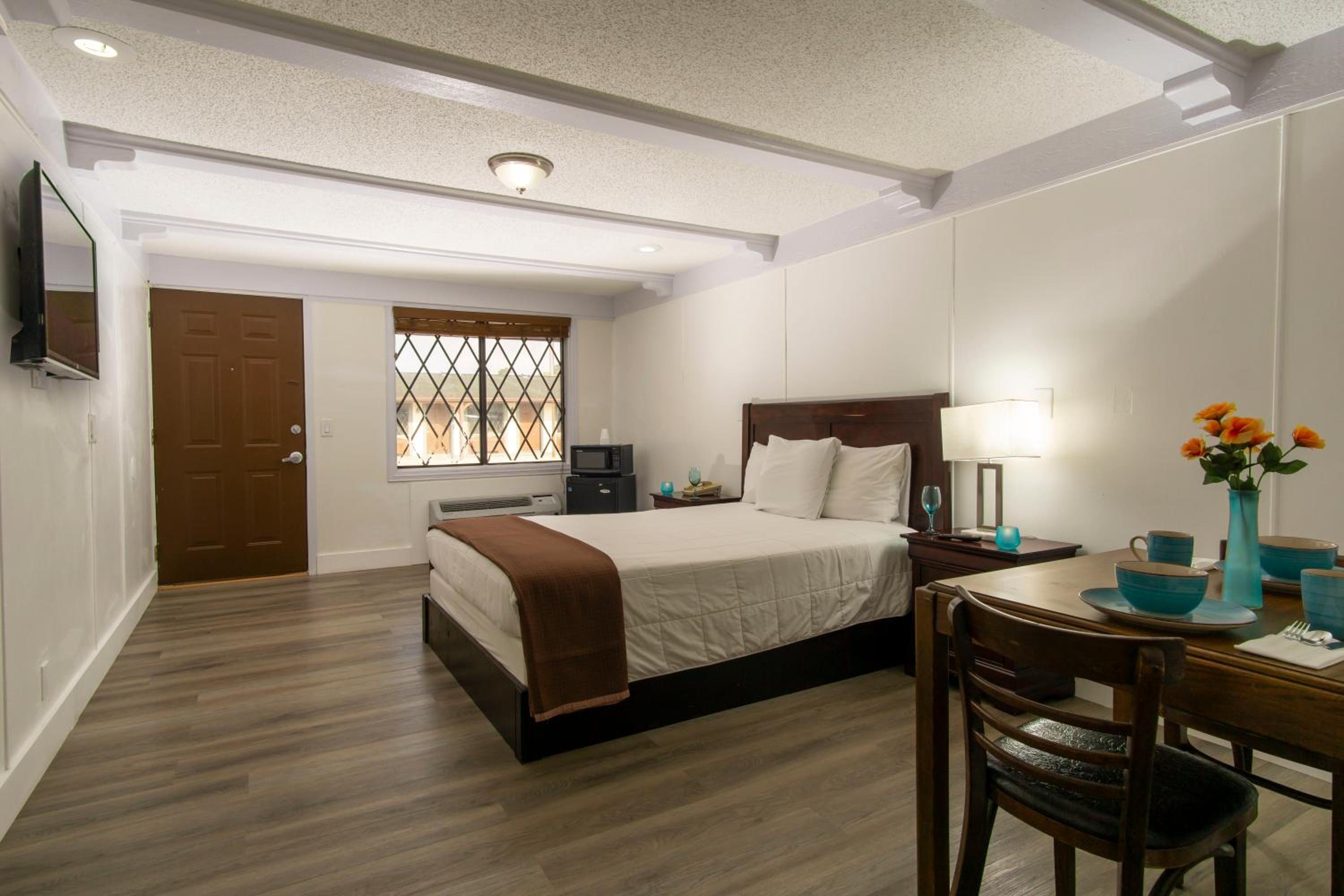 One Double Bed Room photo 1