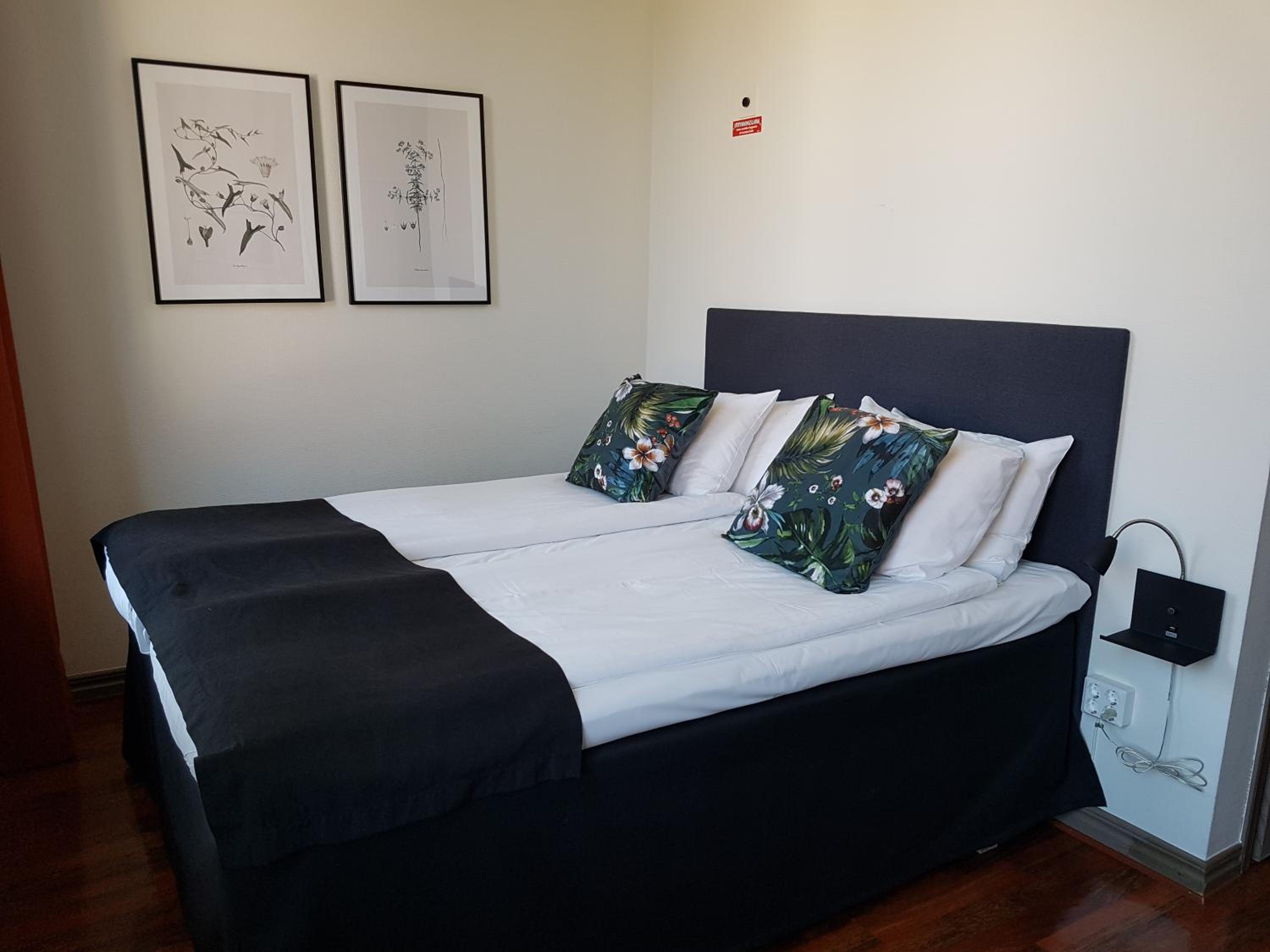 Budget Twin Room - Photo 3