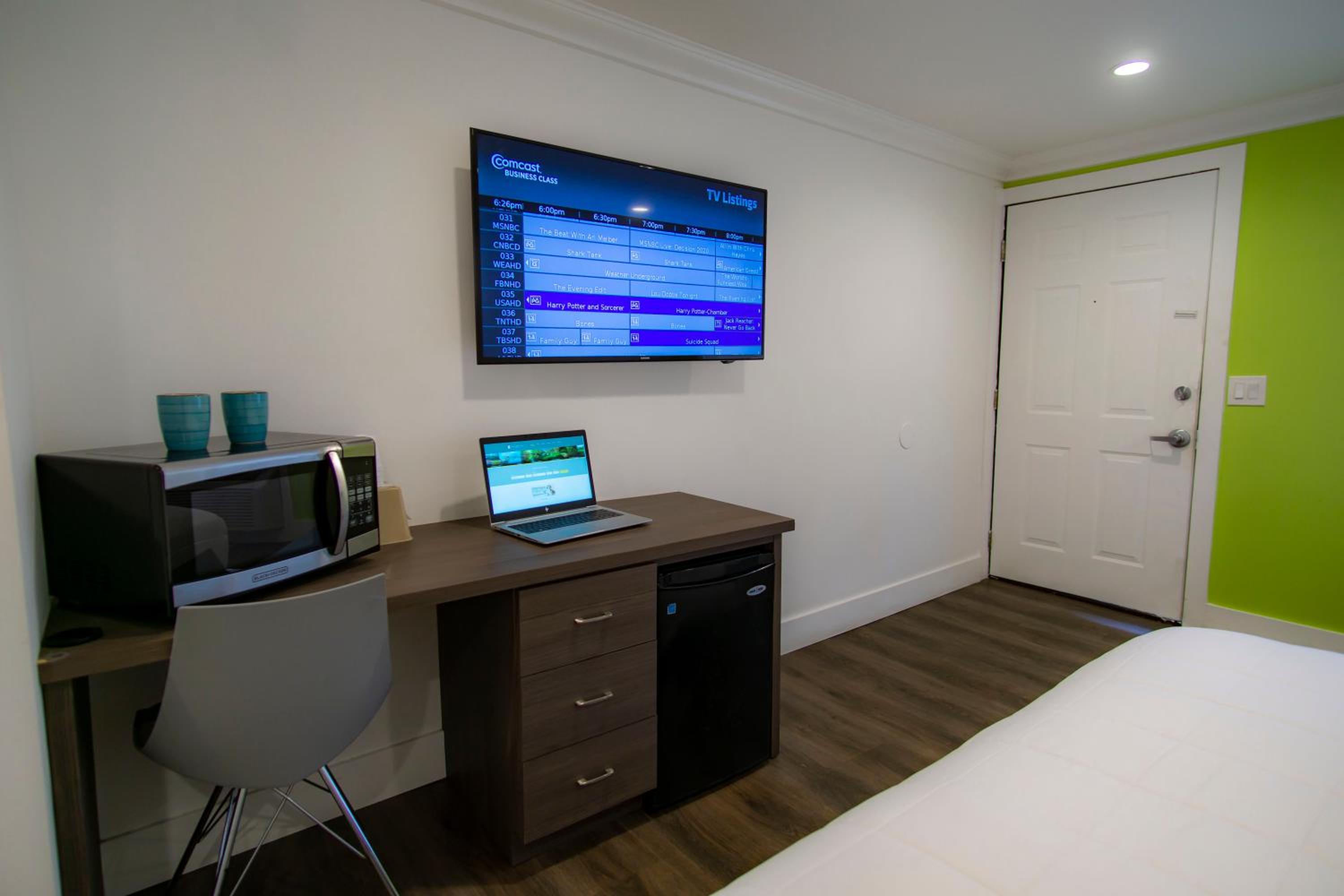 Deluxe King Room photo 1