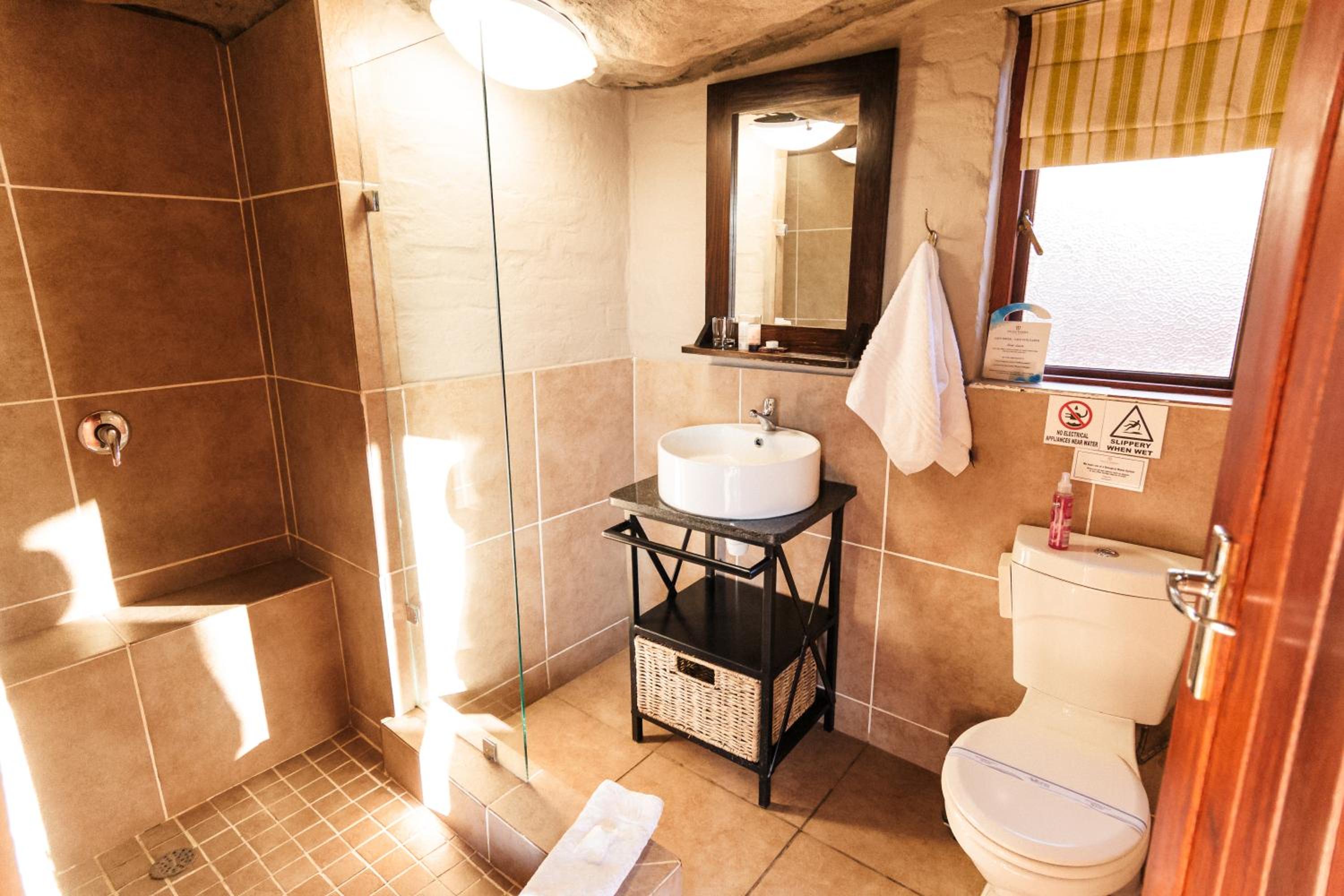 Cave Suite - Photo 5