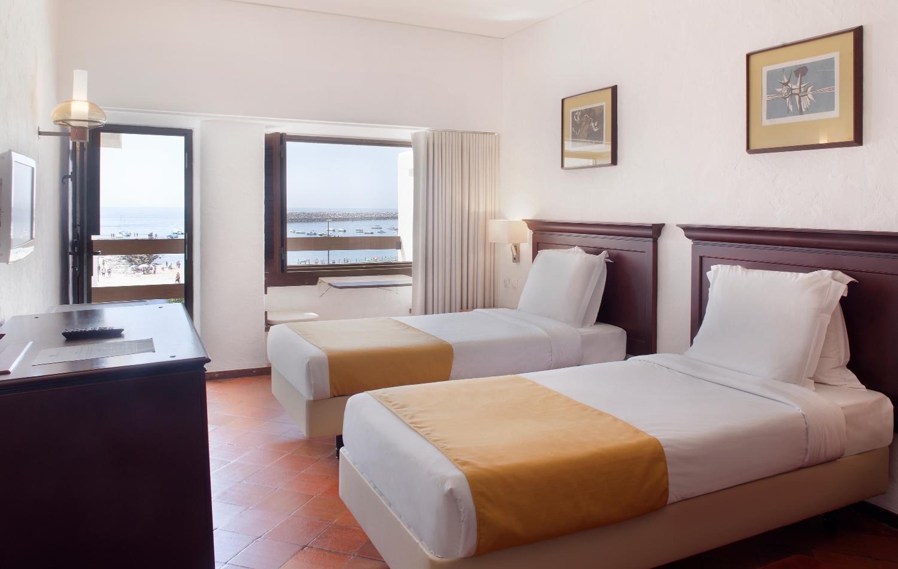 Twin Room with Sea View - Photo 5