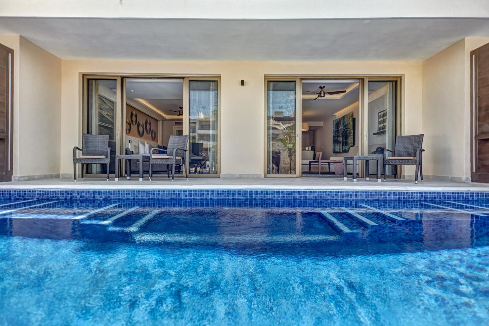 Luxury Presidential Two Bedroom Suite Swim Out photo 3