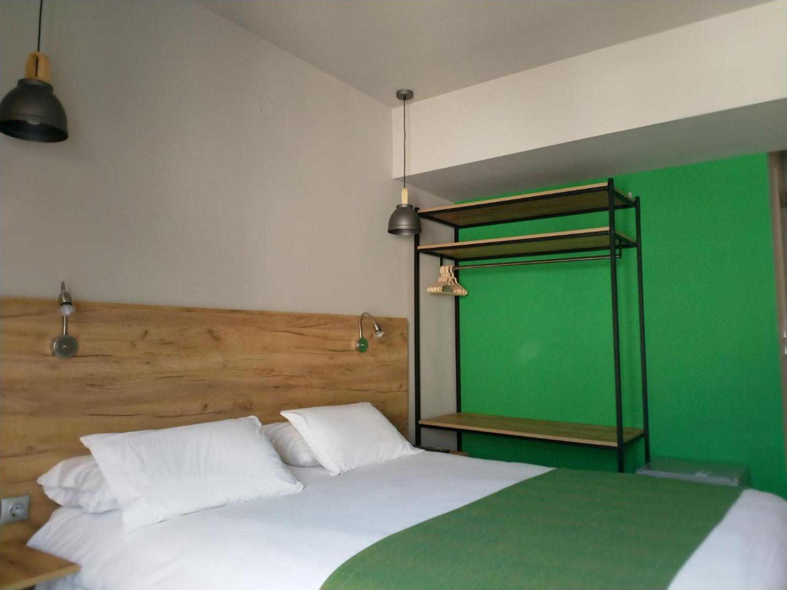 Double Room with Free Parking - Photo 6