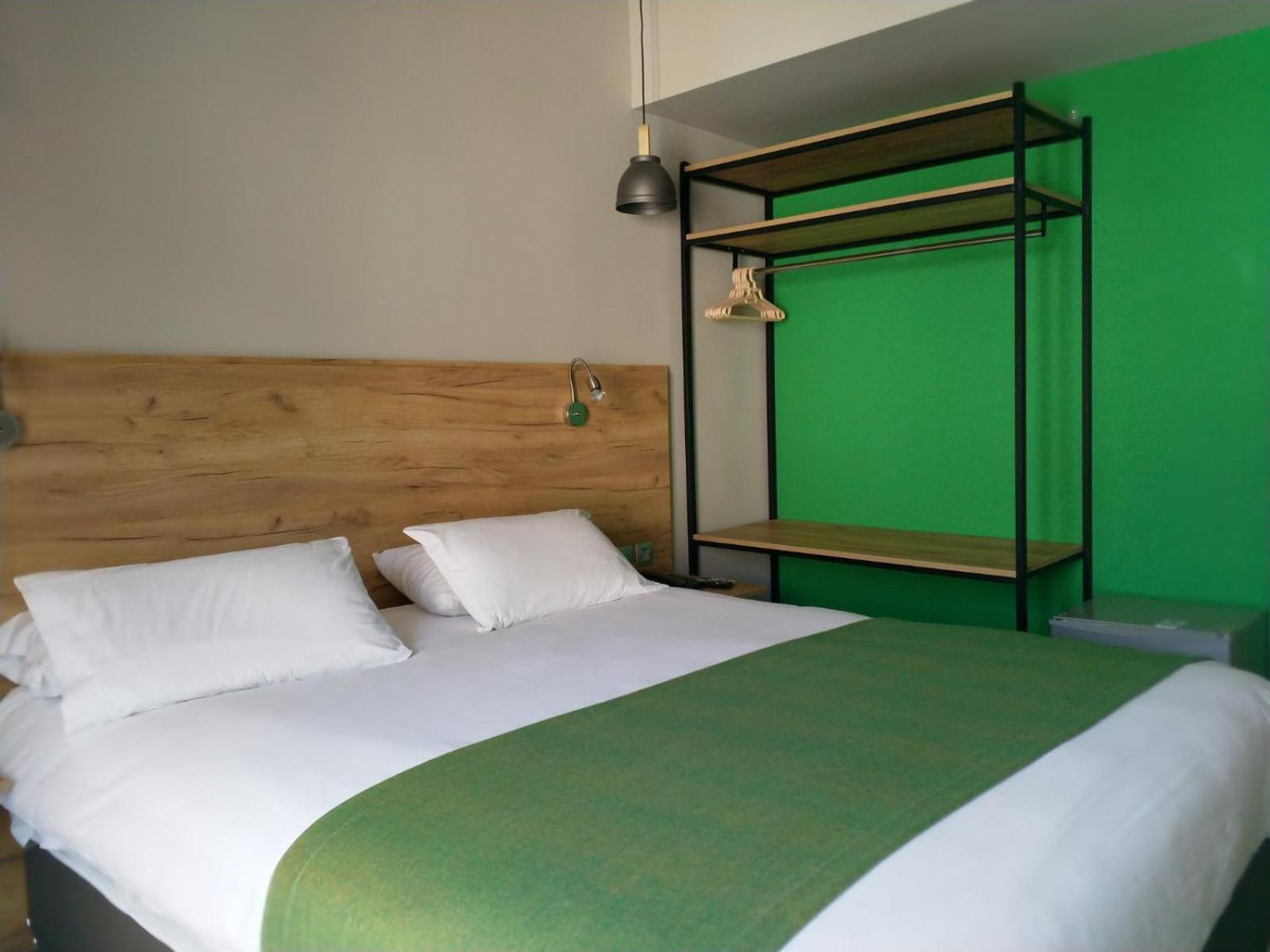Double Room with Free Parking - Photo 5