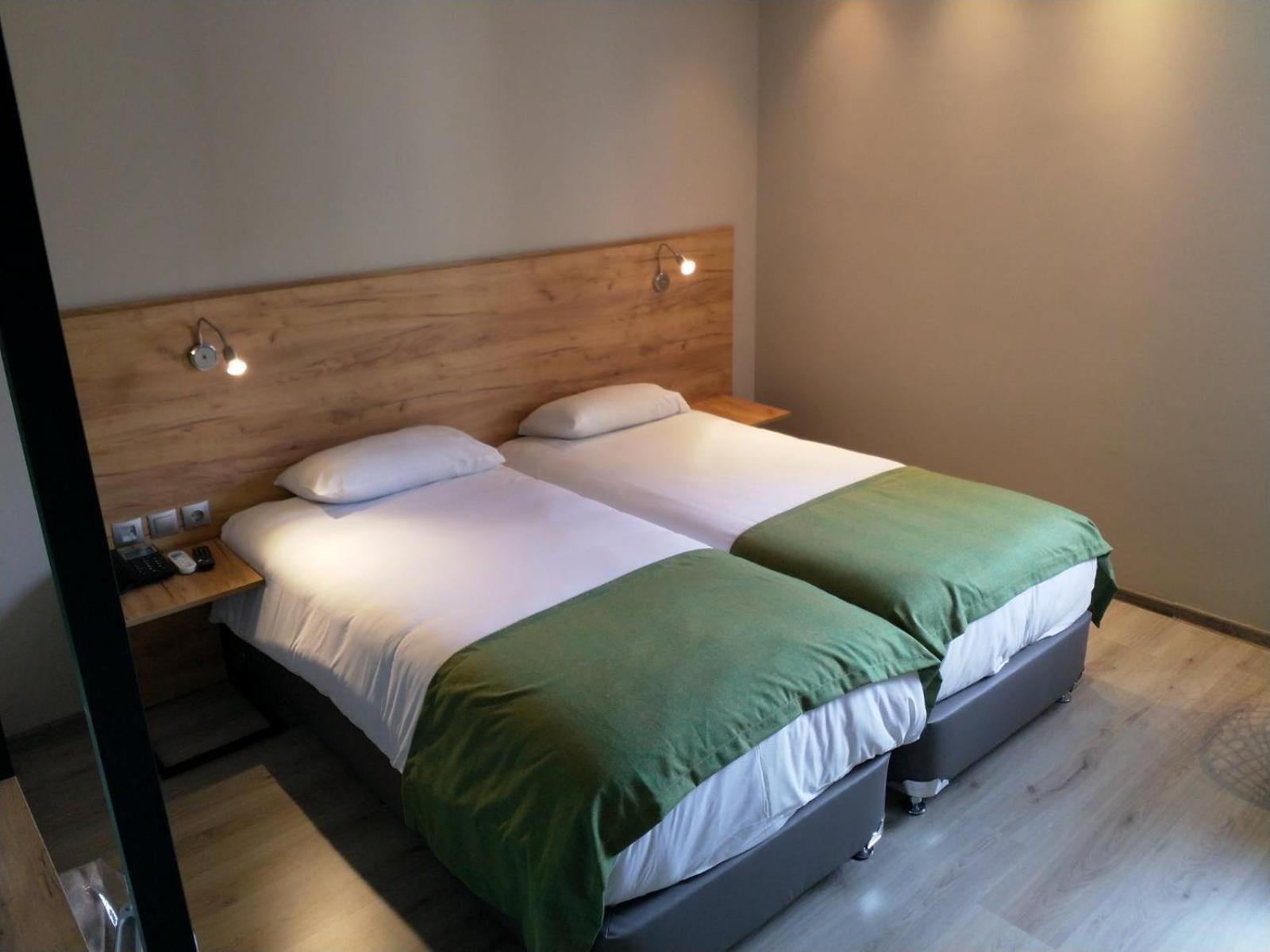 Double Room with Free Parking - Photo 4