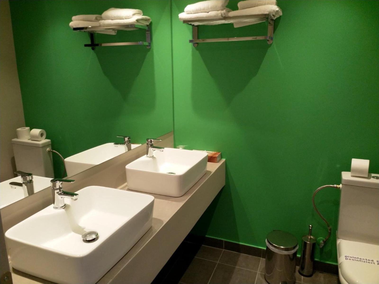 Double Room with Free Parking - Photo 2