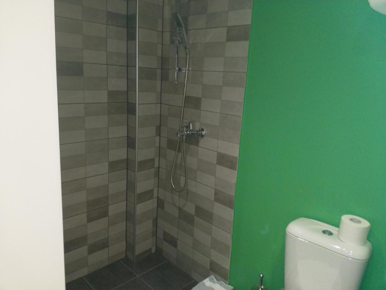 Double Room with Free Parking - Photo 7
