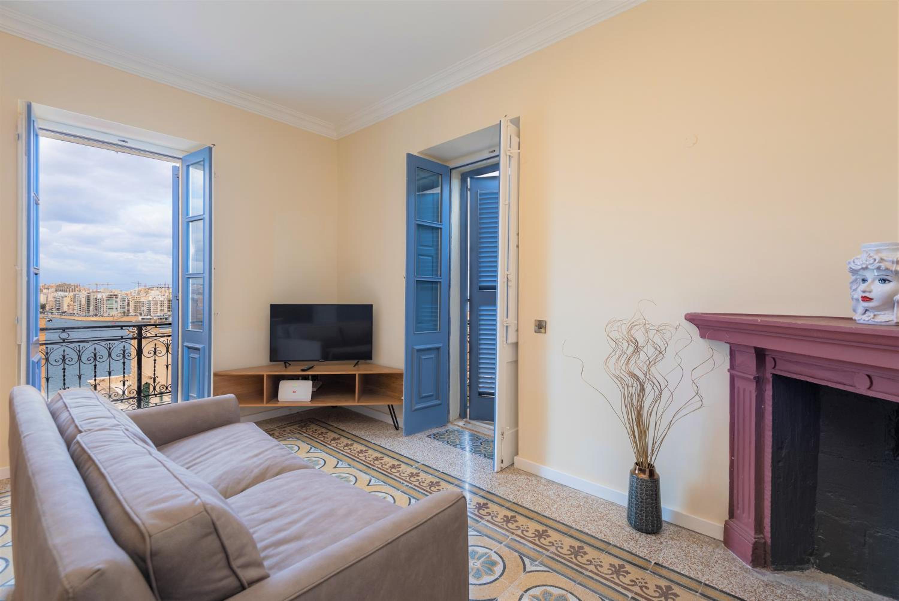 One-Bedroom Apartment