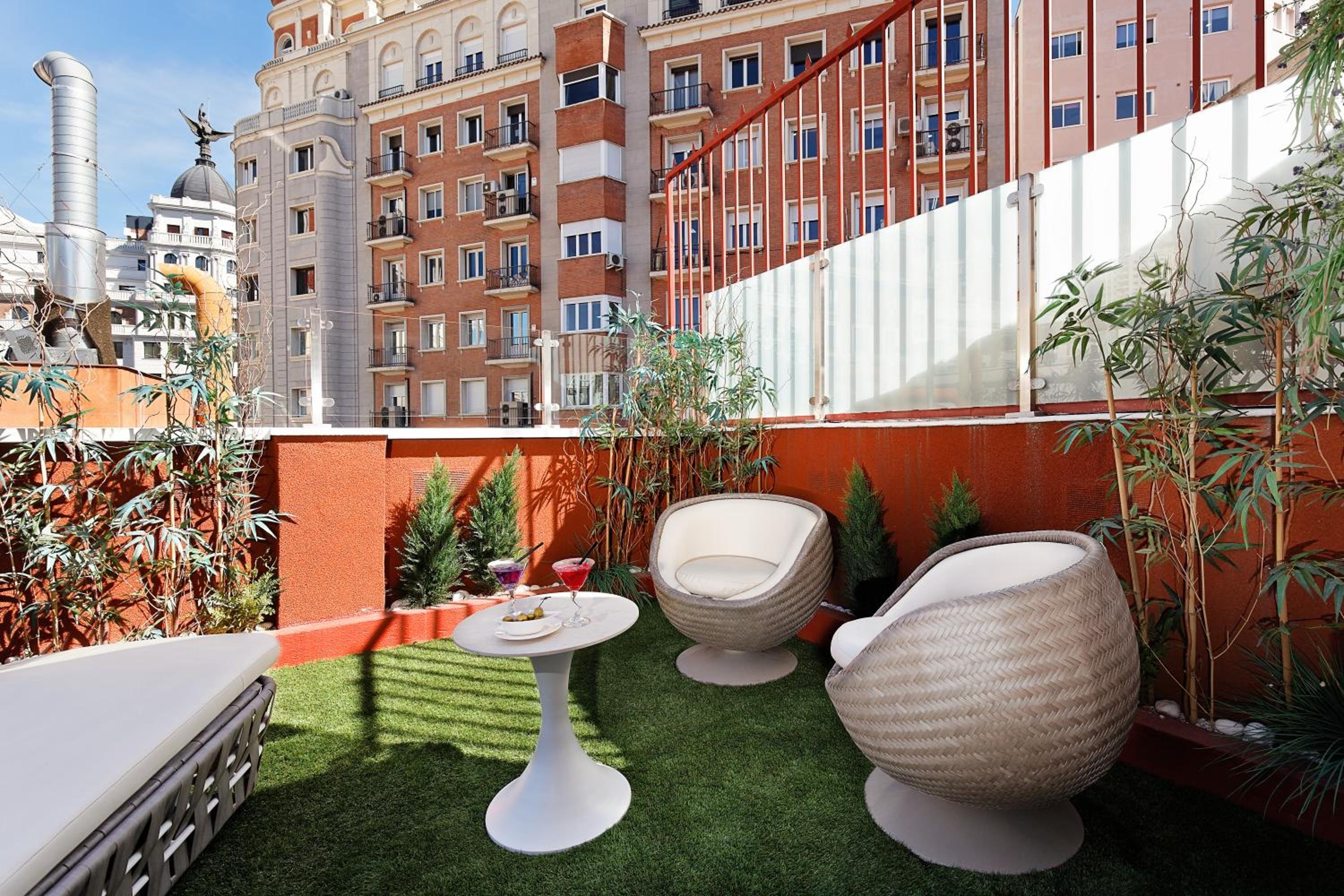 Double or Twin Room with Terrace - Photo 10