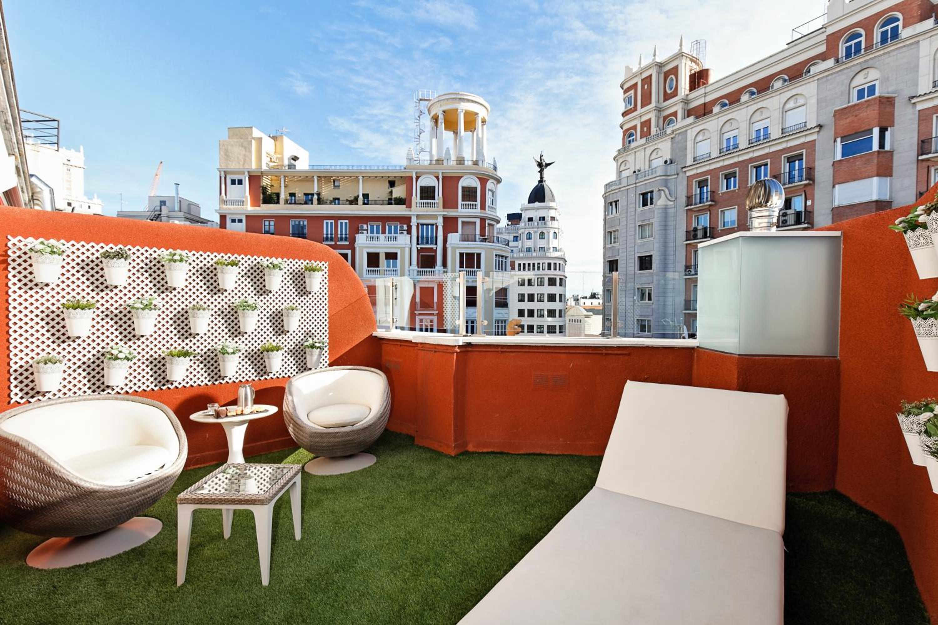 Double or Twin Room with Terrace - Photo 8