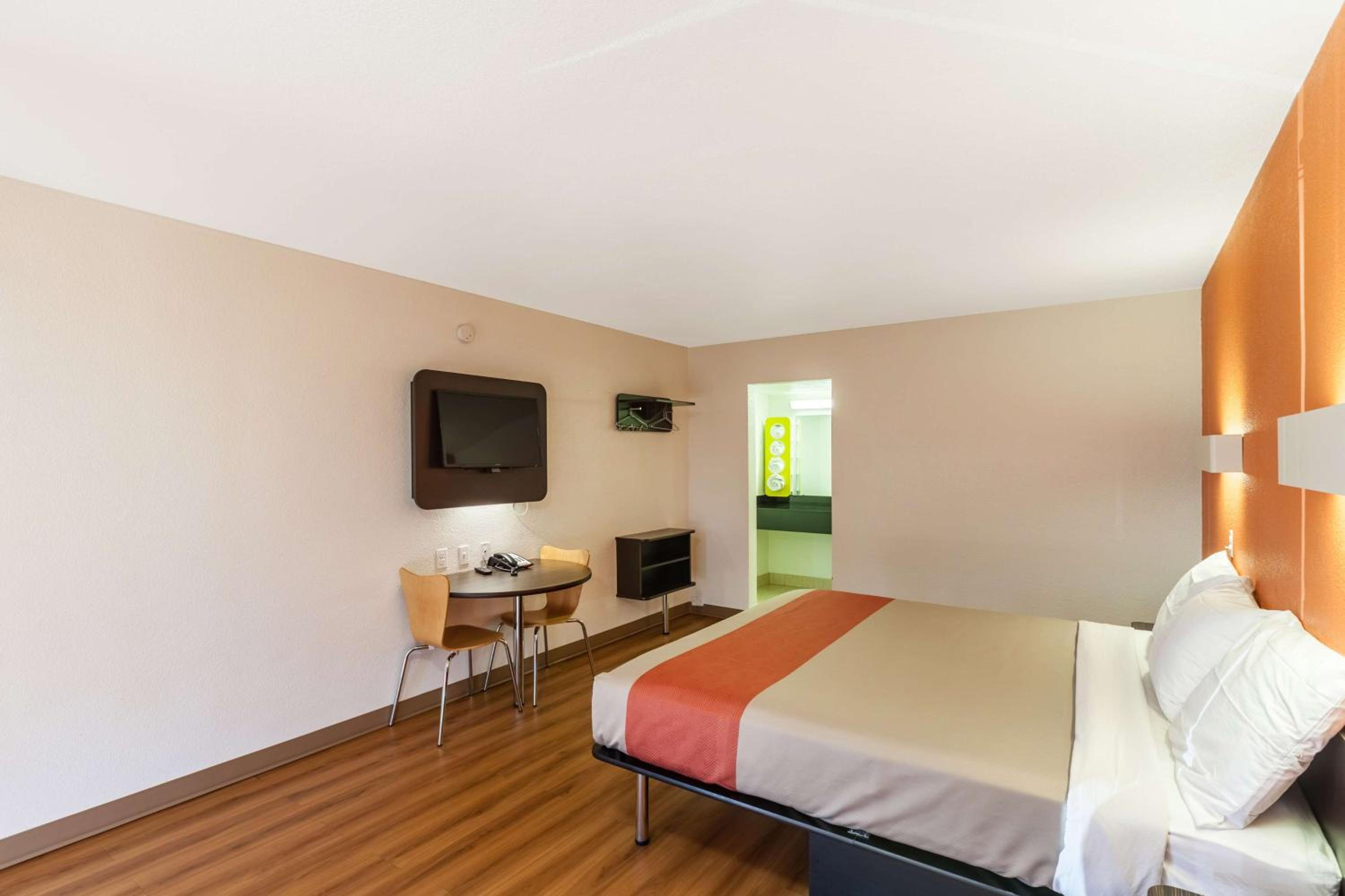 King Room - Non-Smoking - Photo 15