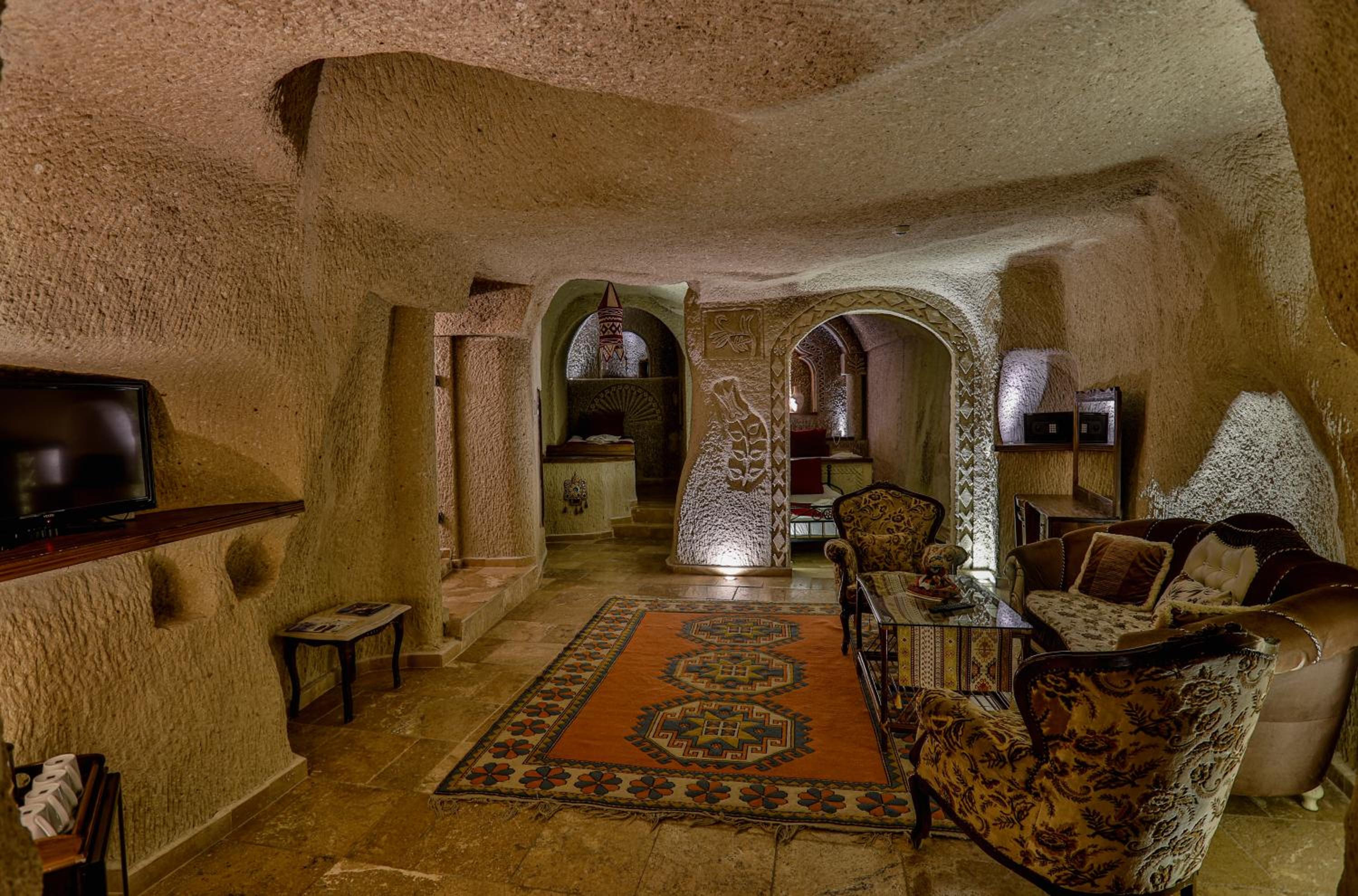 Deluxe Cave Family Suite photo 1