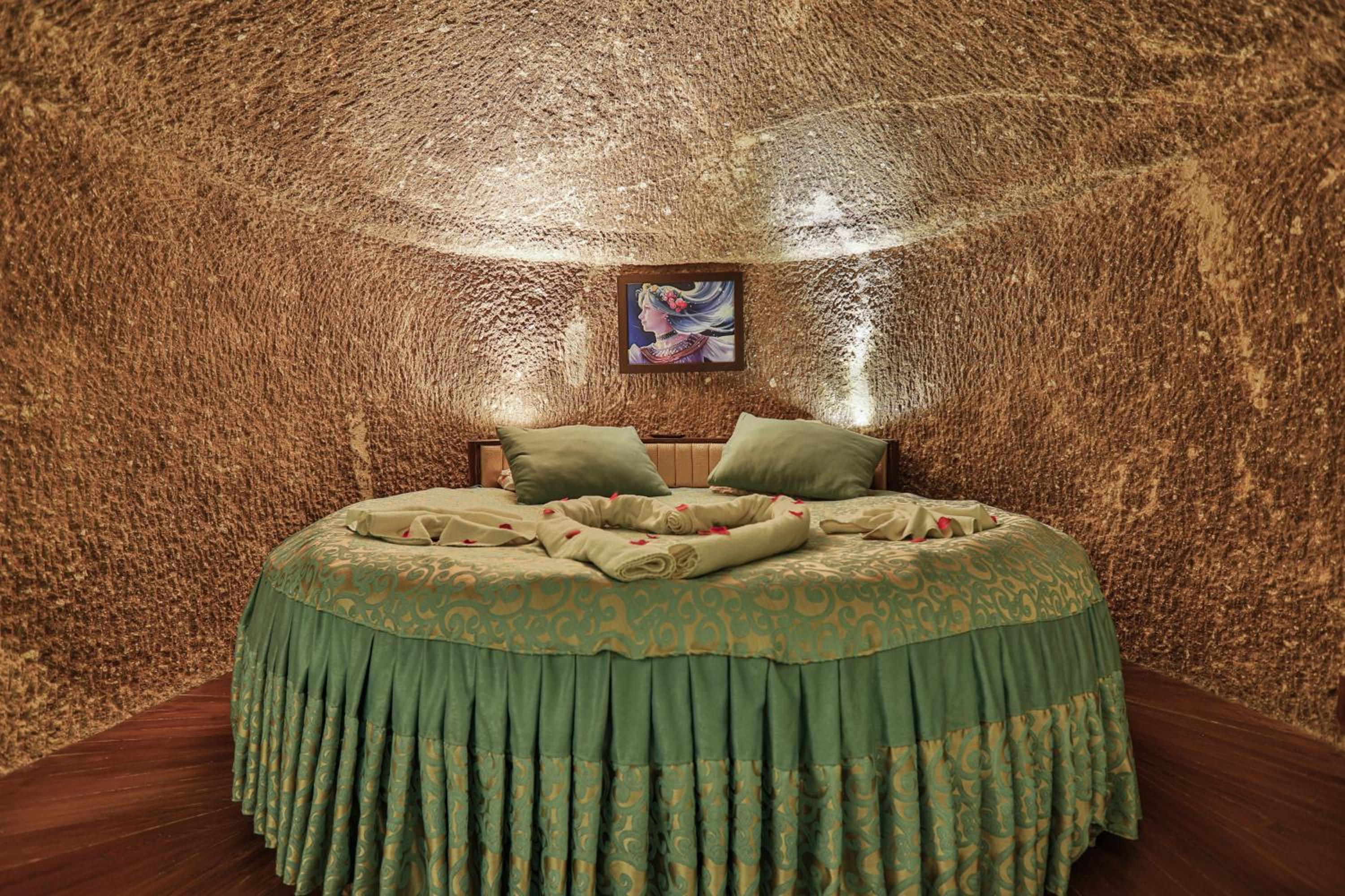 Honeymoon Cave photo 3
