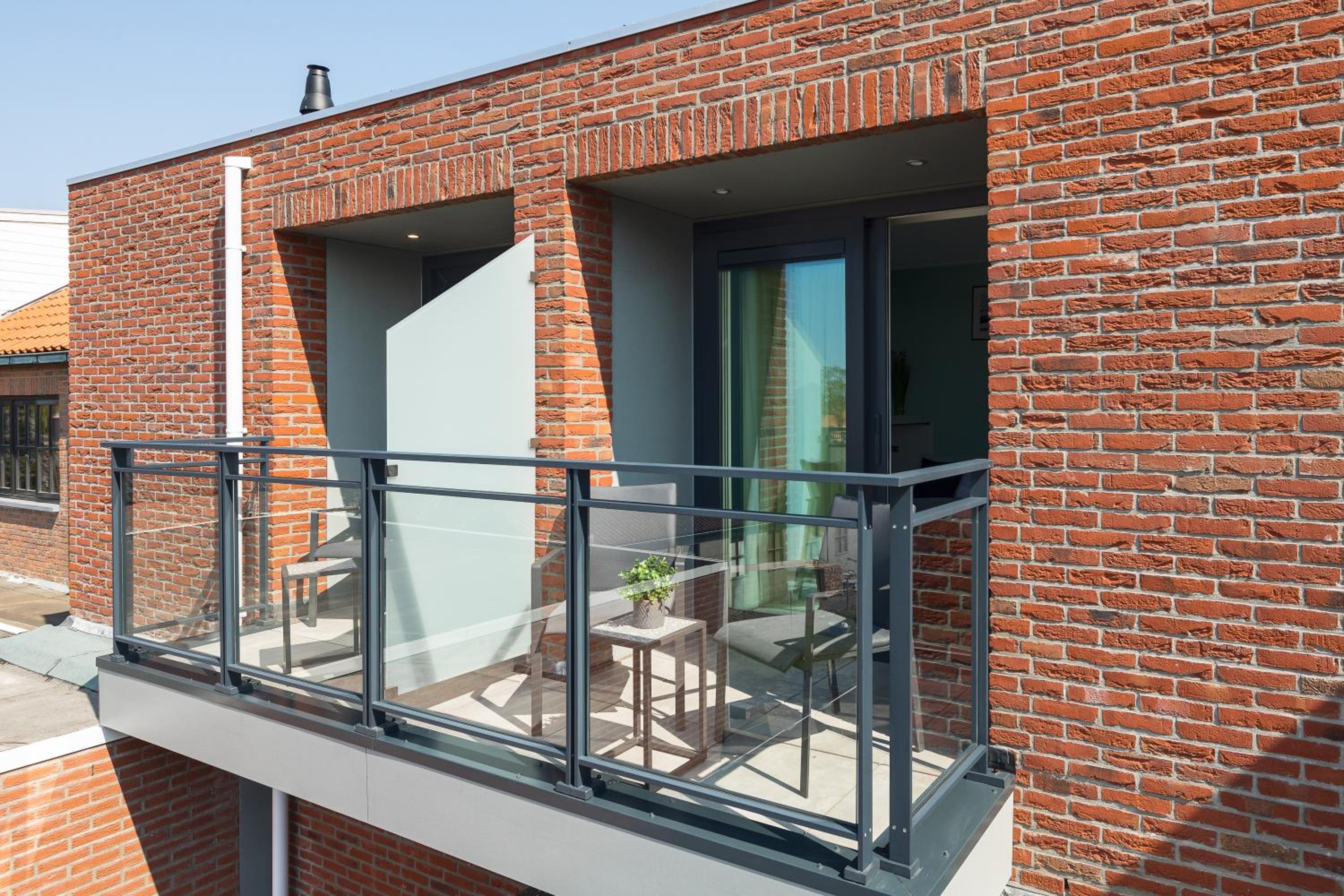 Deluxe Double Room with Balcony photo 3