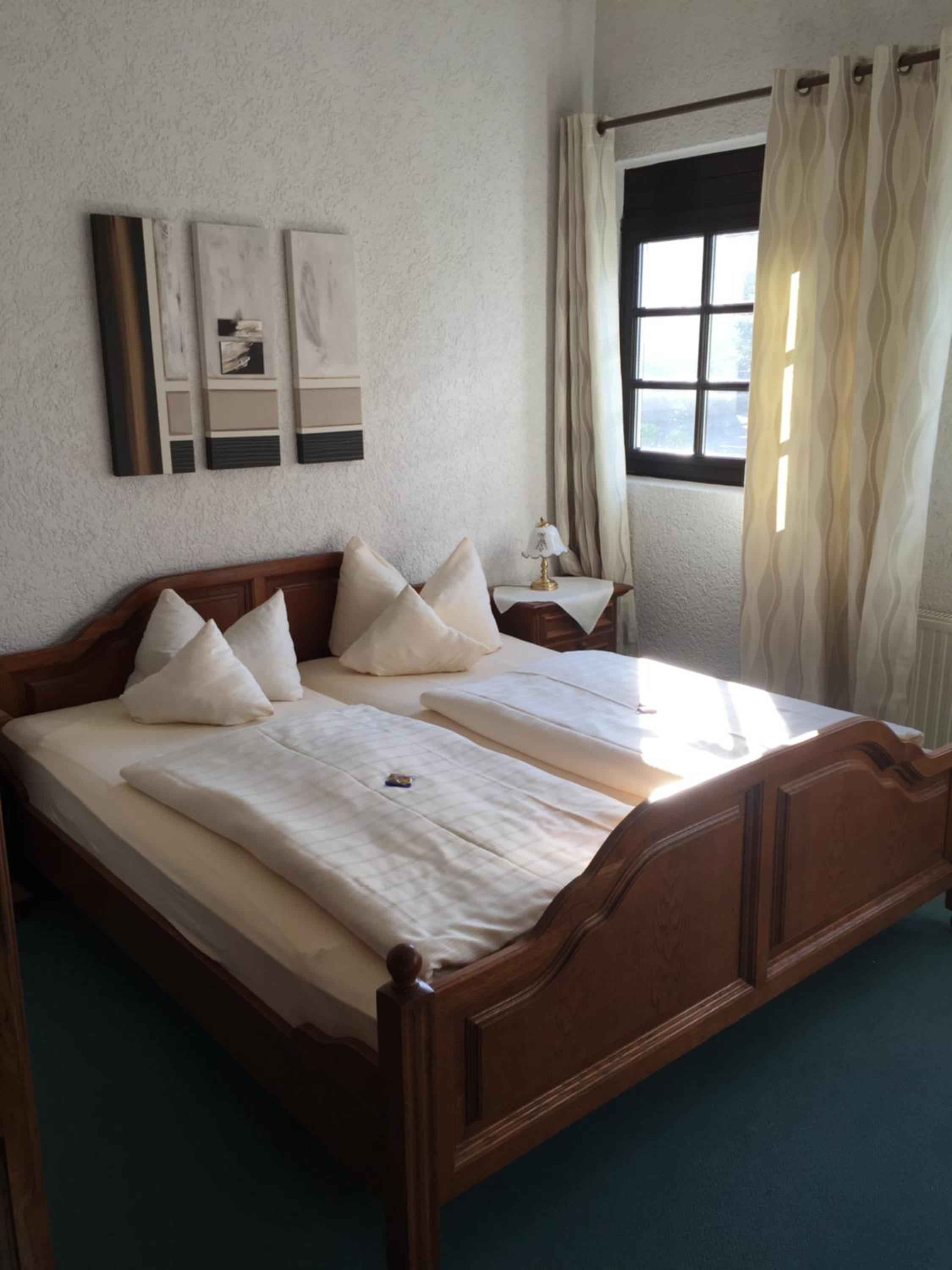 Budget Double Room - Photo 5