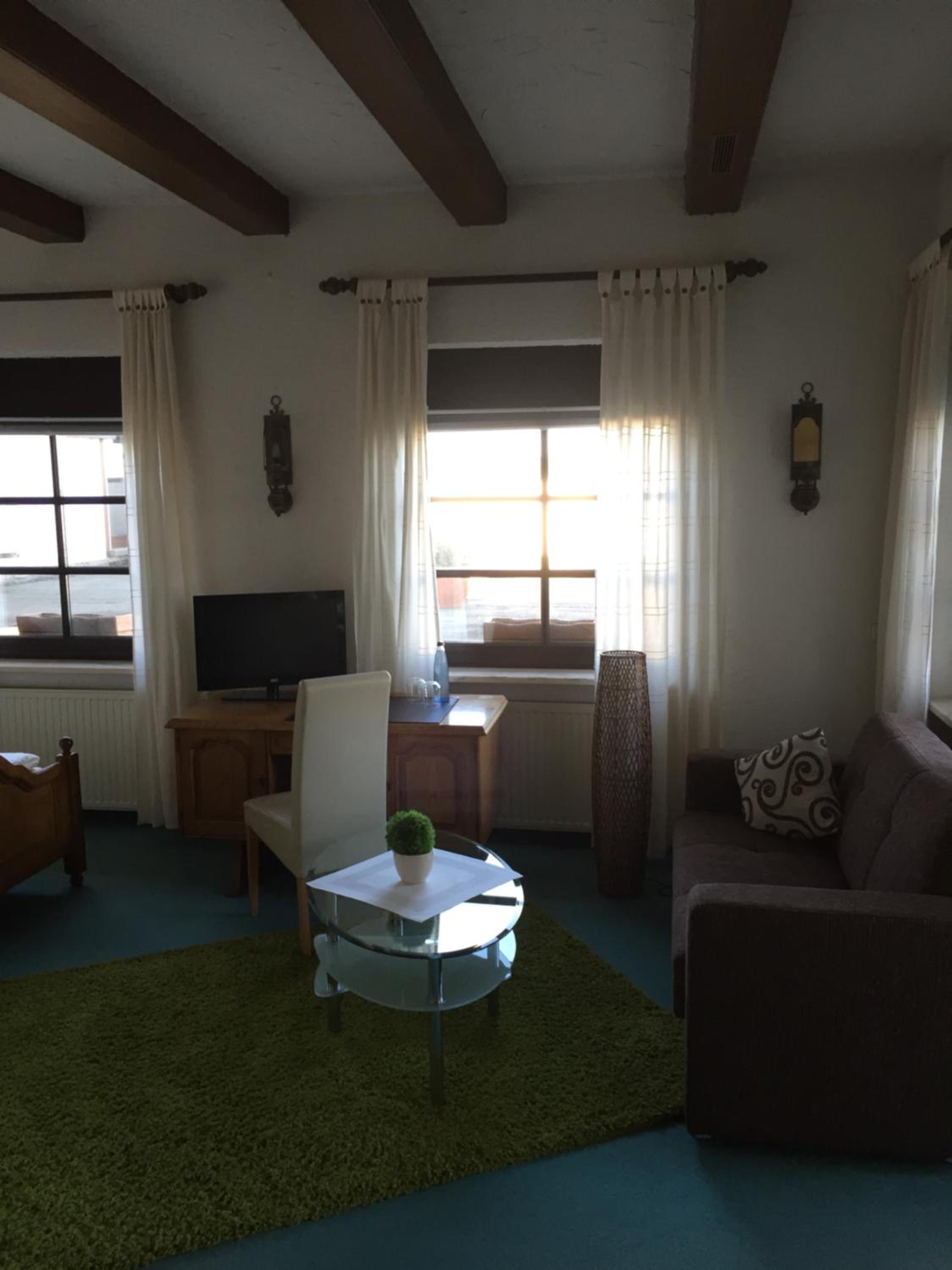 Budget Double Room - Photo 7