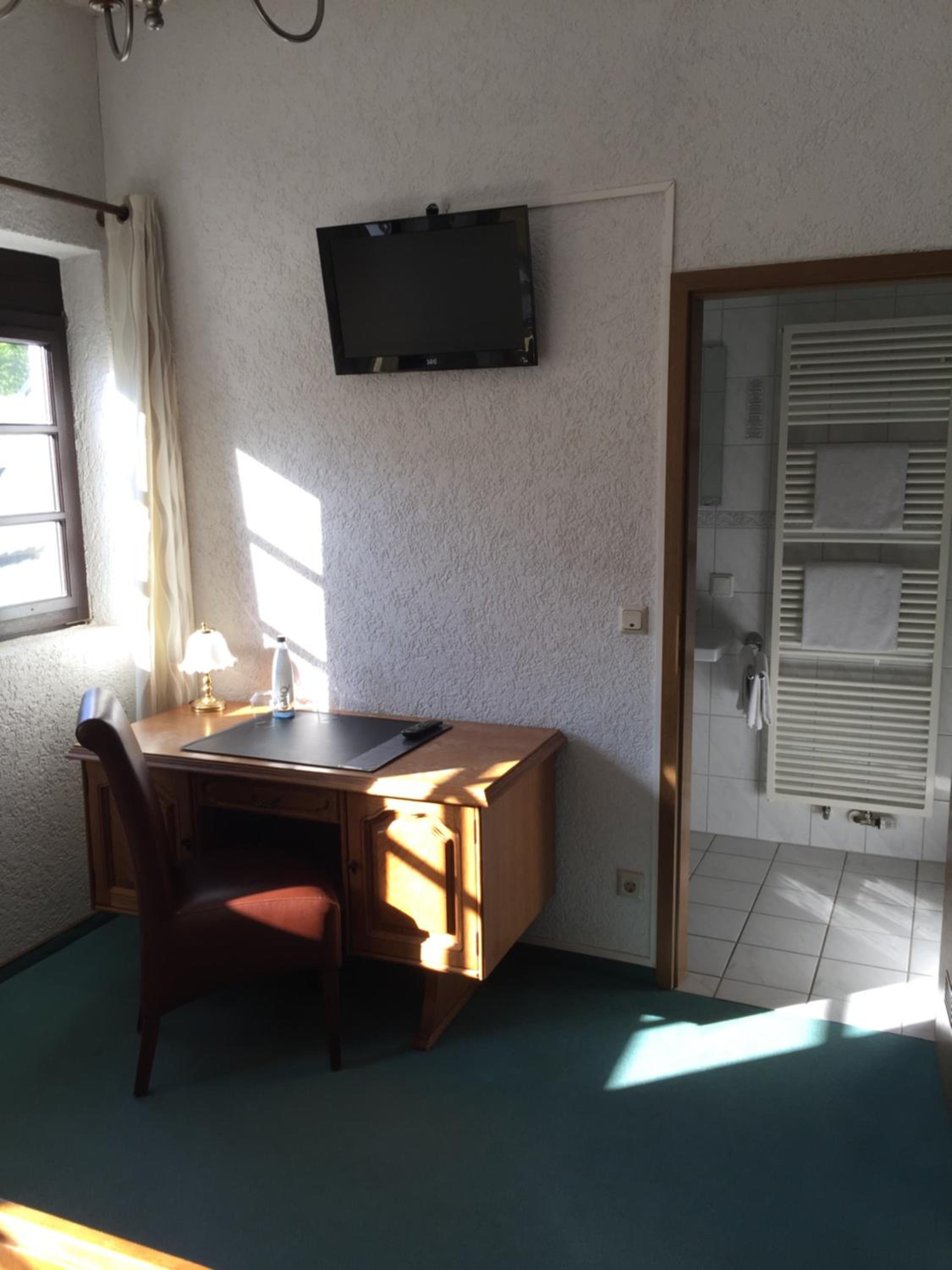 Budget Double Room - Photo 2