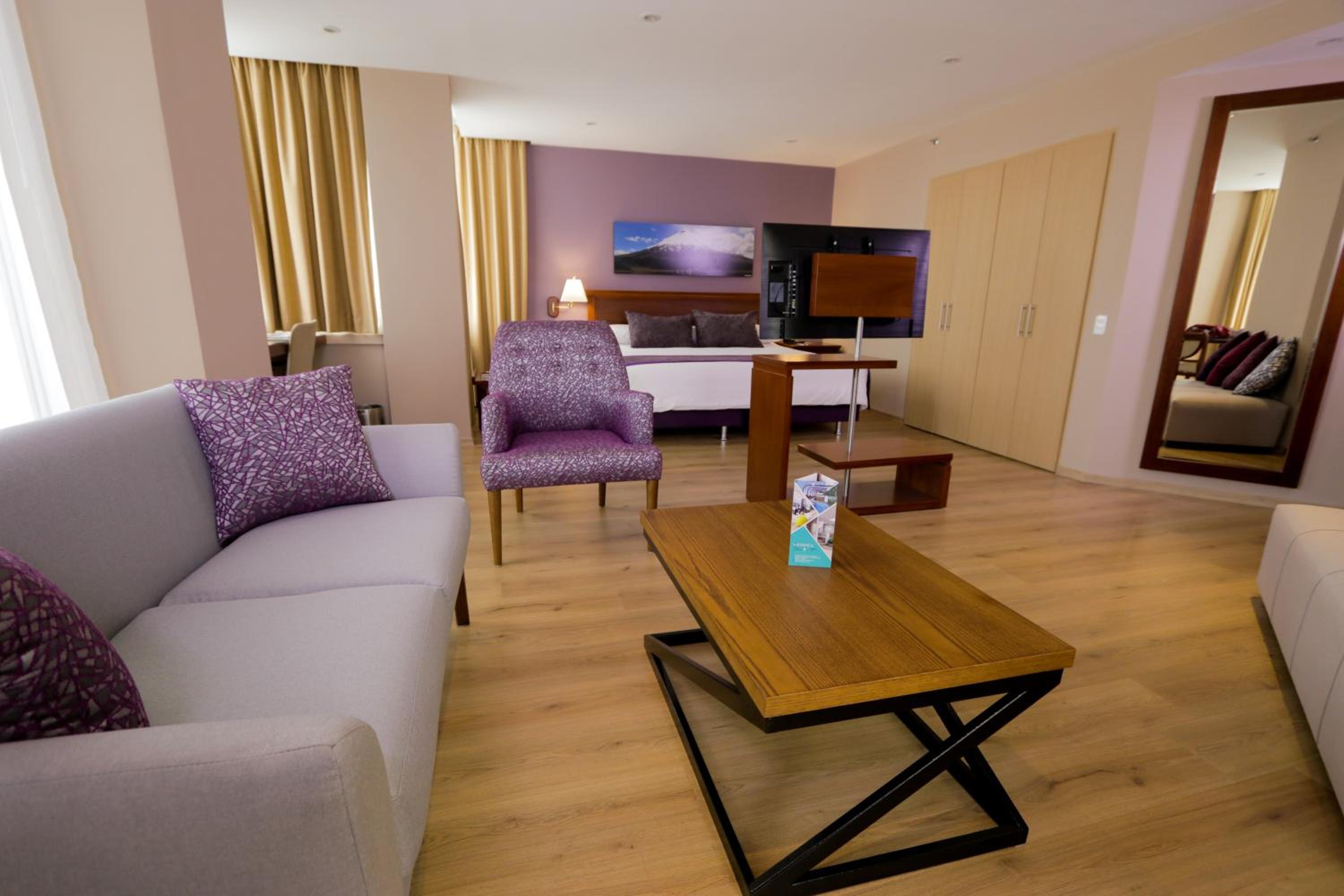 Superior King Suite - Photo 6
