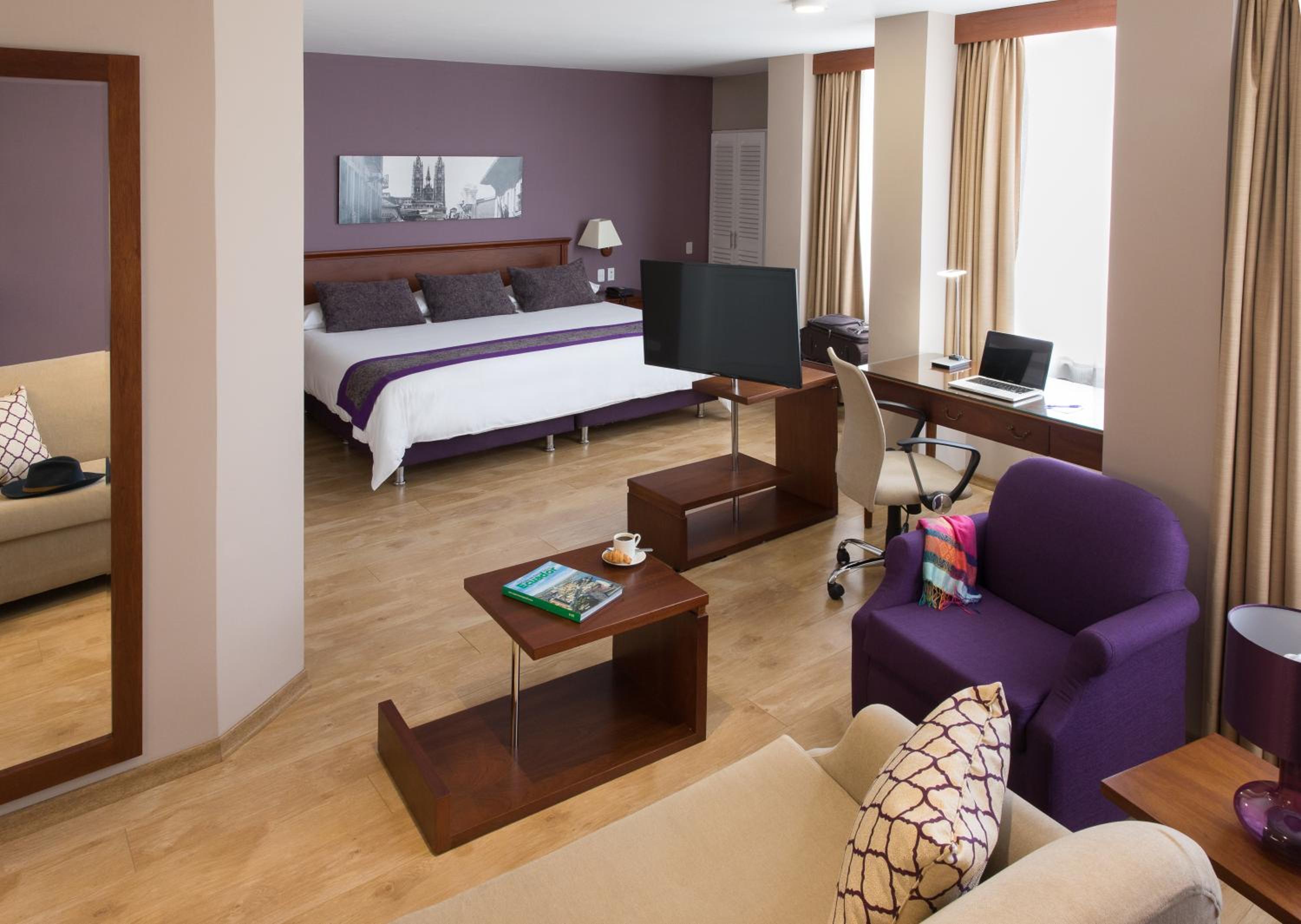 Superior King Room with One King Bed - Photo 20
