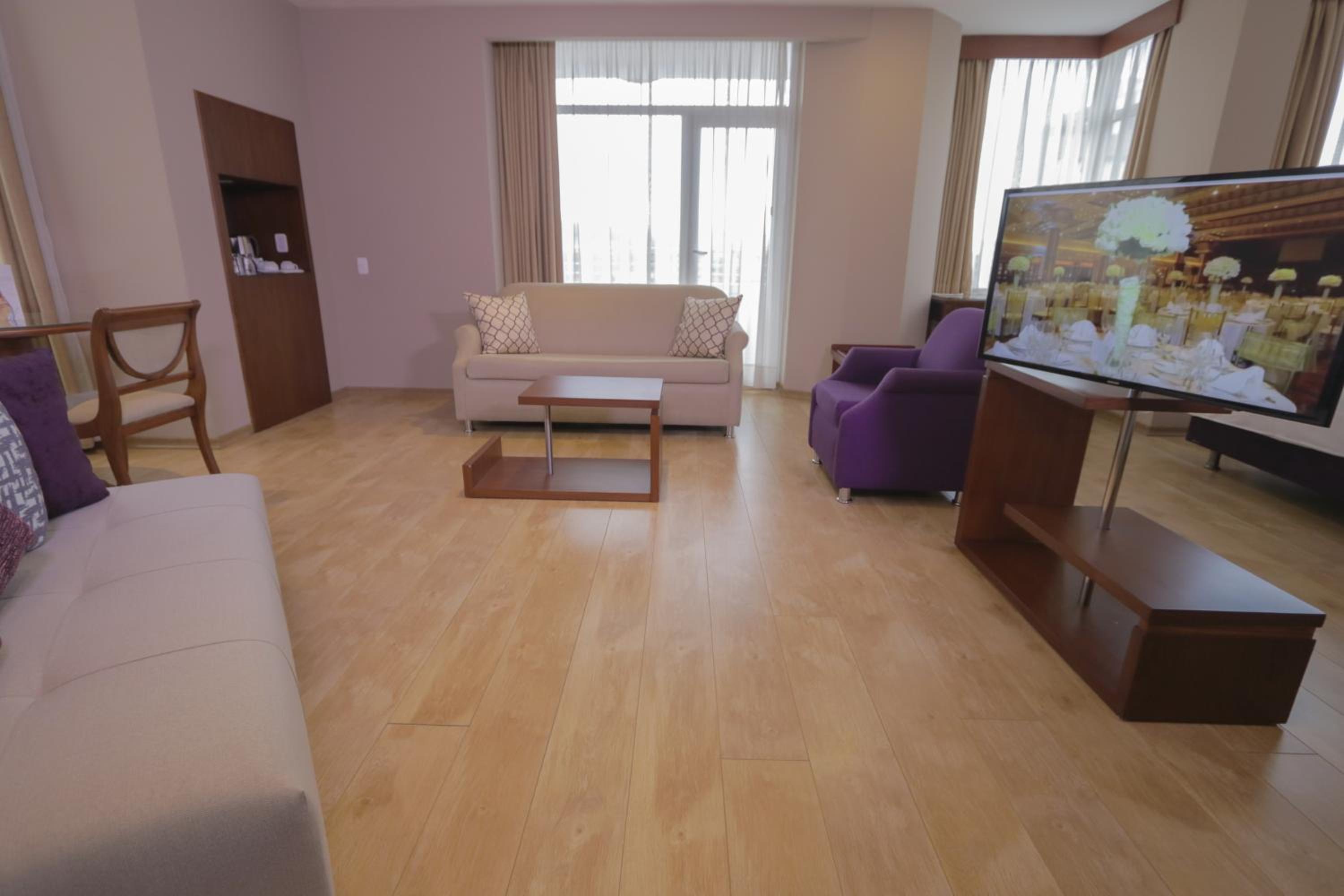 Superior Suite with 2 Single Beds - Photo 12