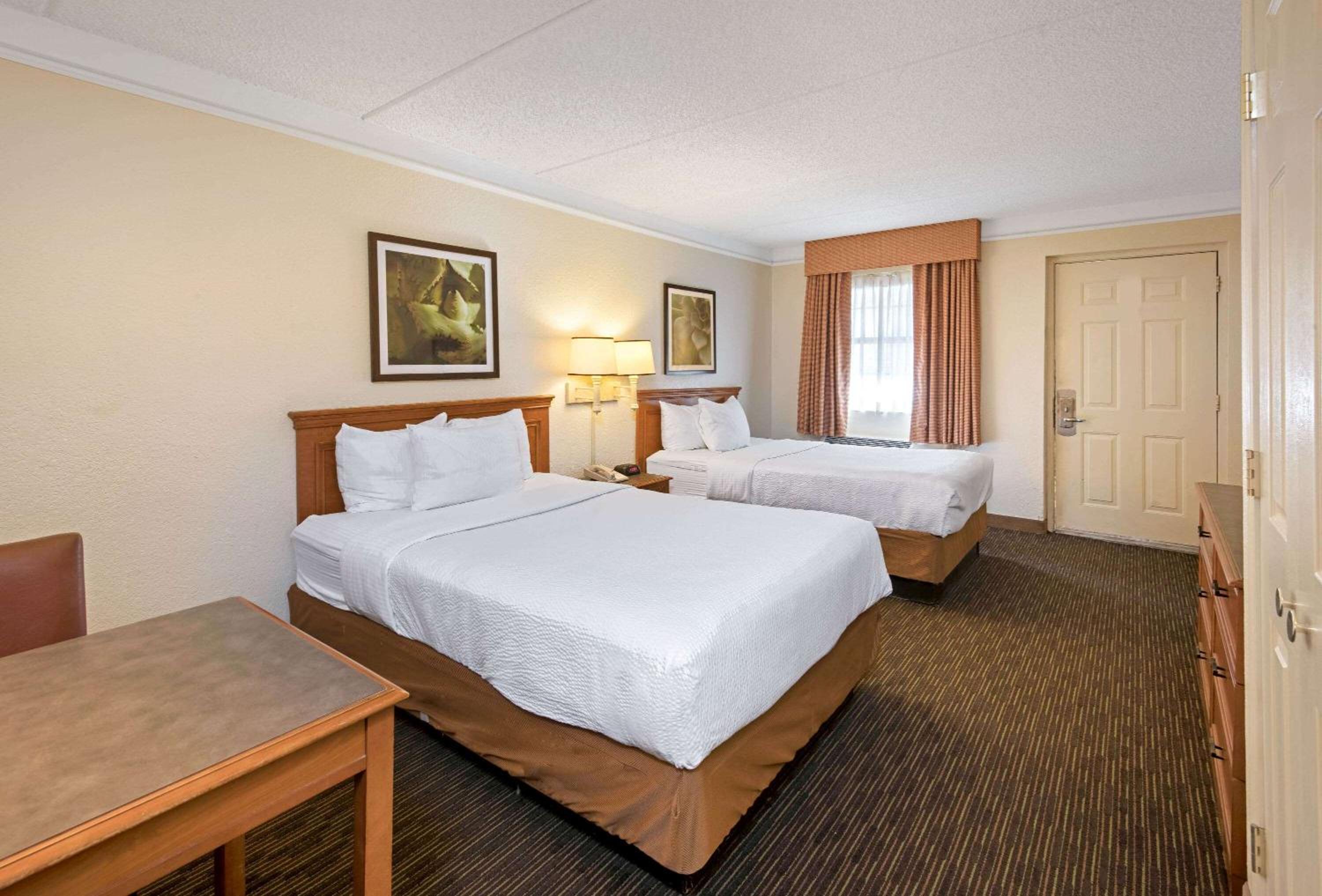Standard Room with Two Double Beds - Photo 1