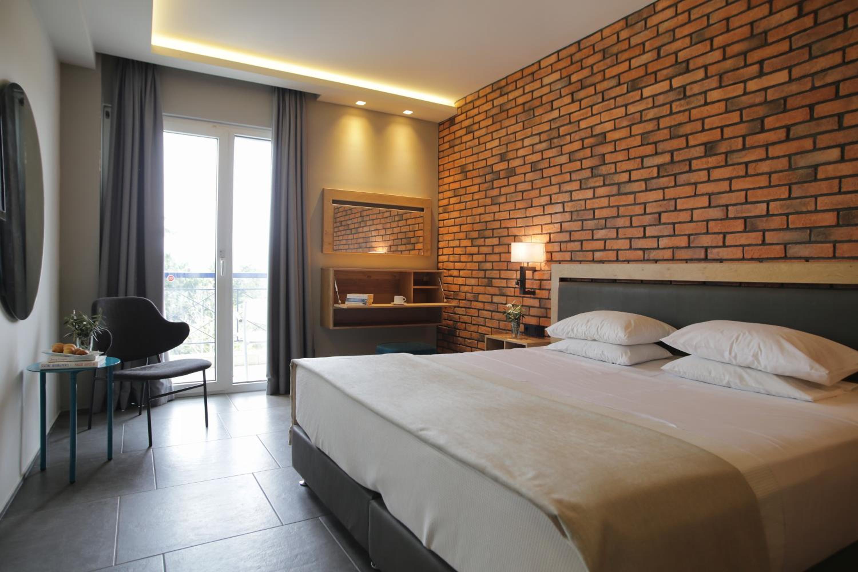 Superior Double or Twin Room with Side Sea View
