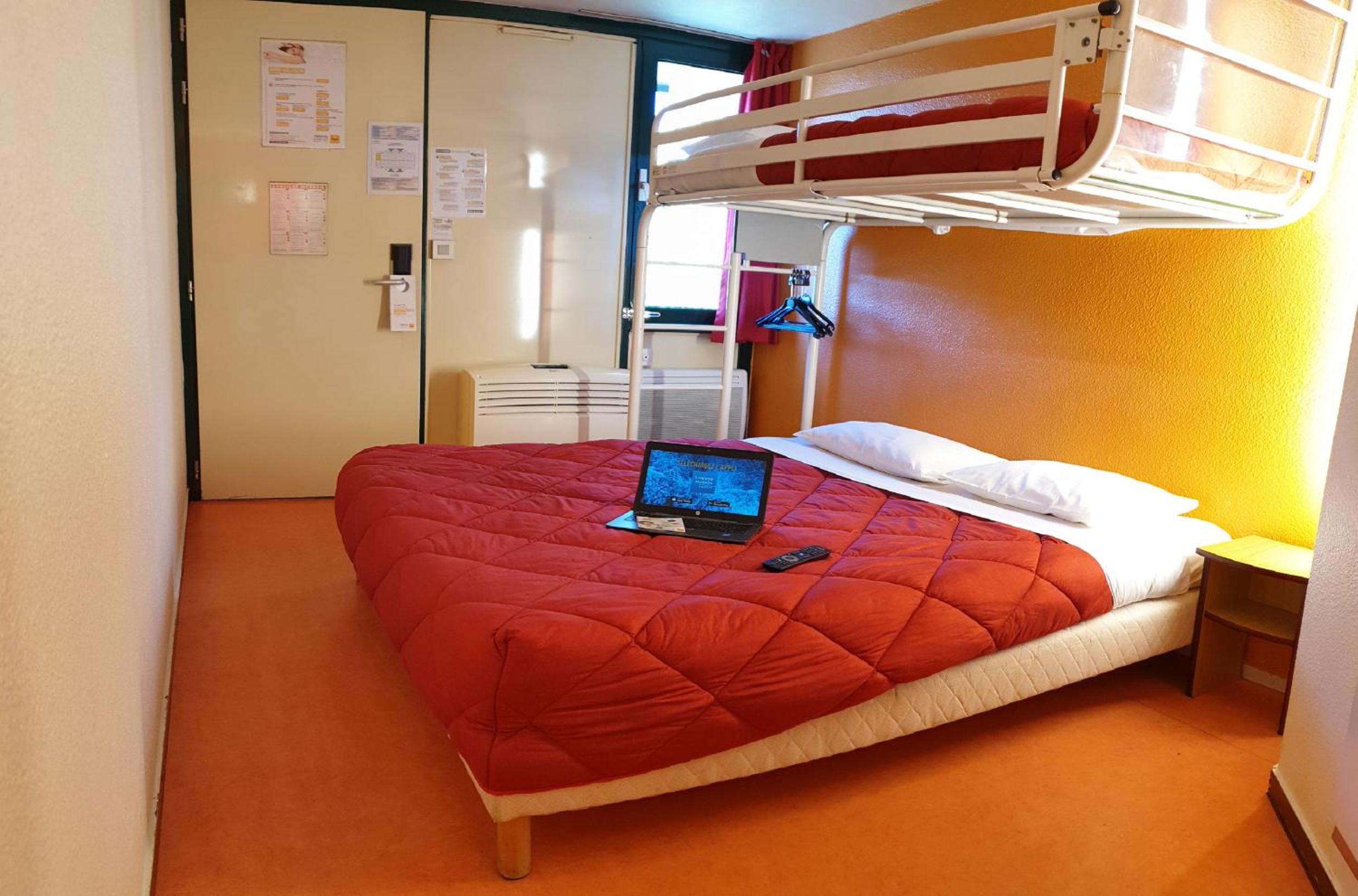 Triple Room (1 Double Bed + 1 Single Bed) - Photo 15