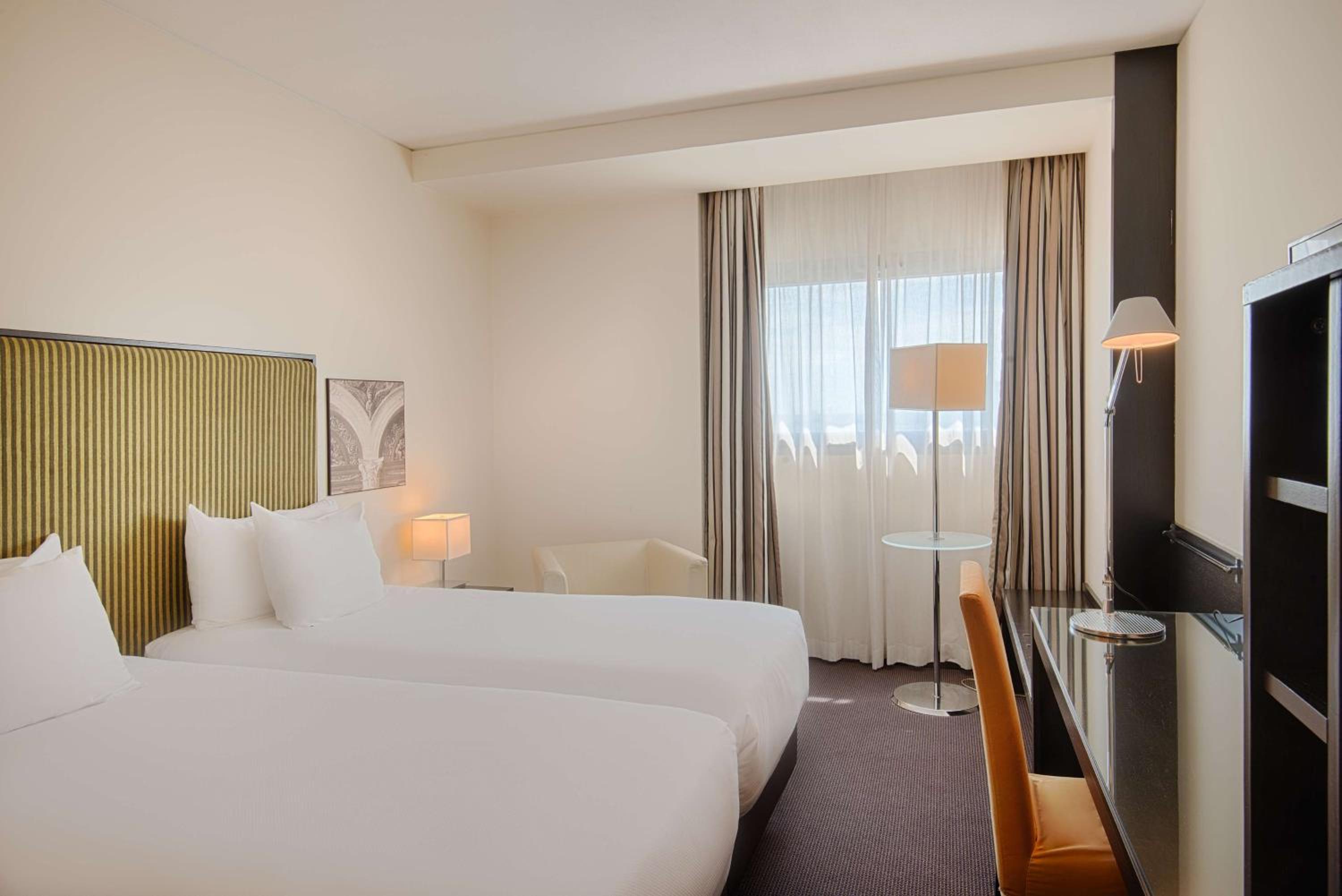 Standard Double or Twin Room - Photo 5