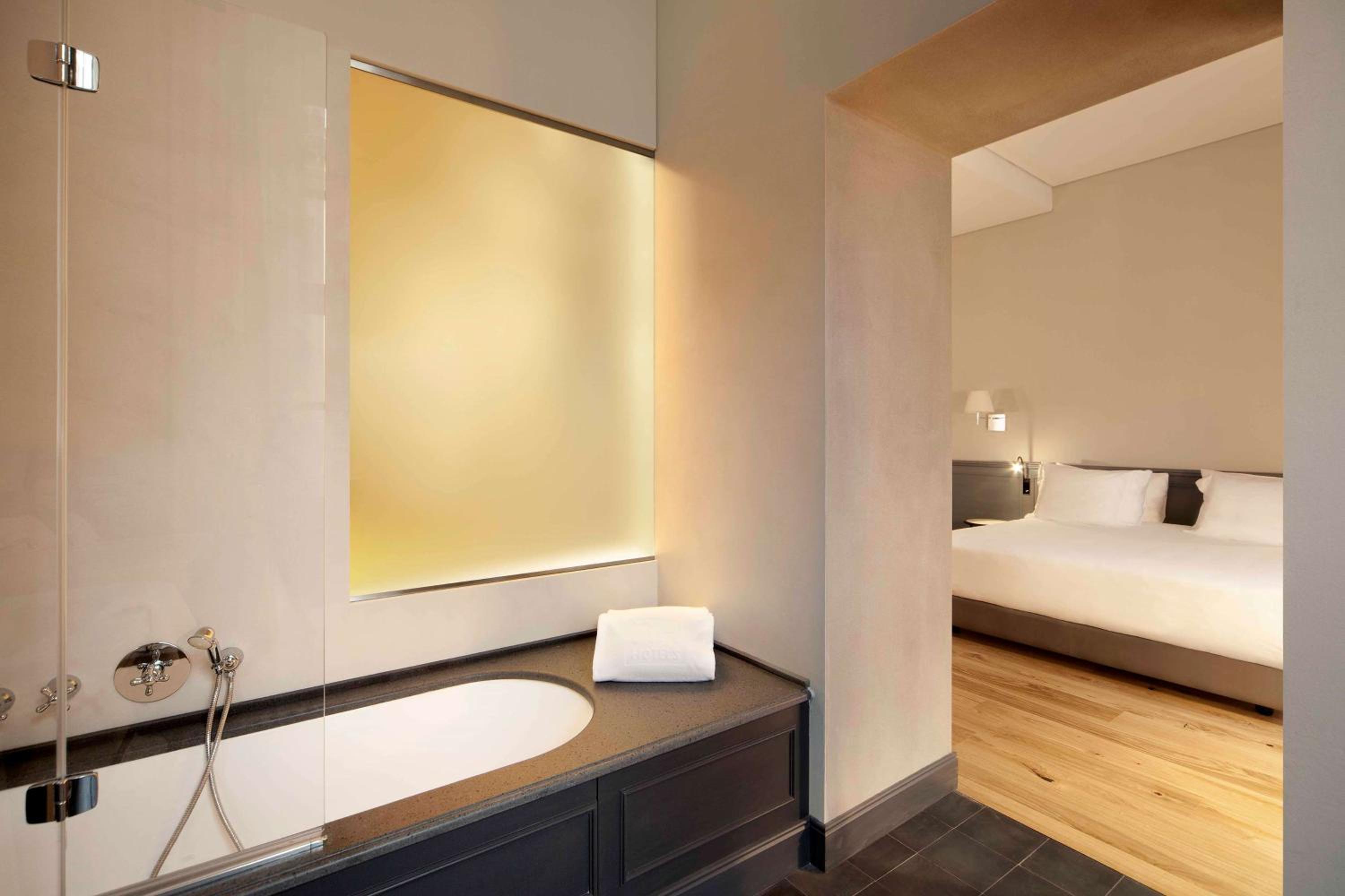 Suite with City View photo 3