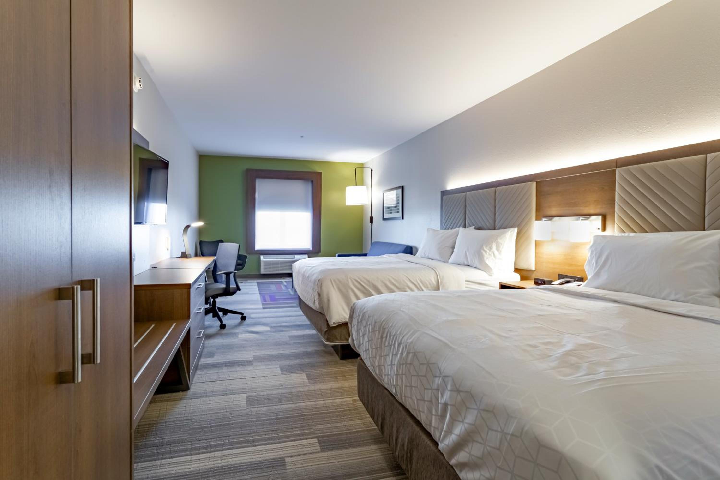 Suite with Two Queen Beds - Photo 3