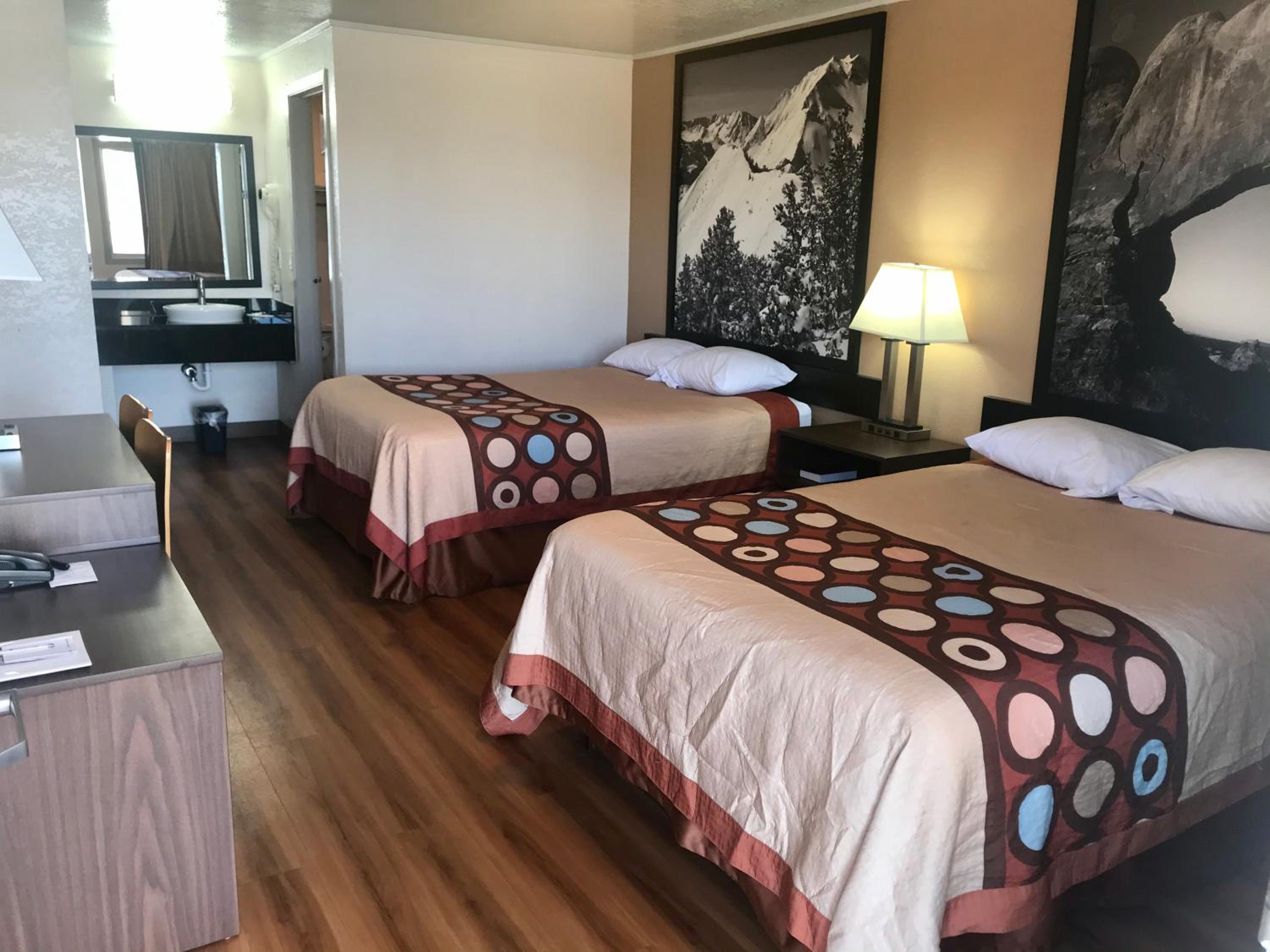 Double Room with Two Double Beds - Non-Smoking - Photo 4