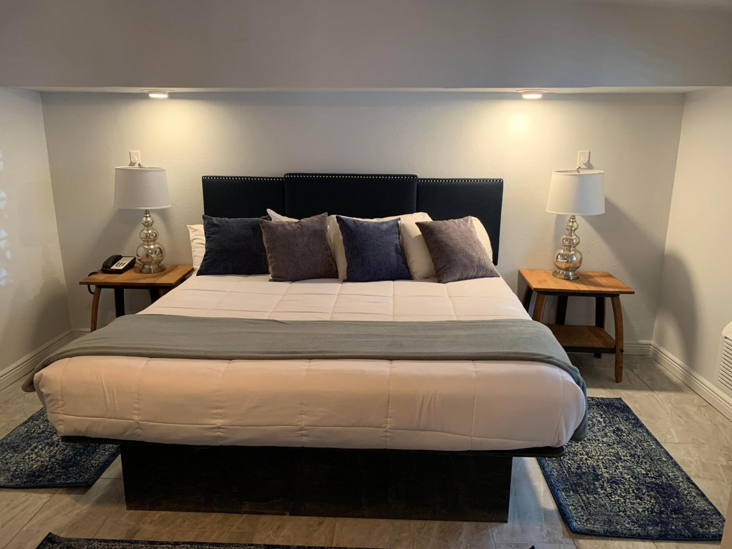 Deluxe Suite #19