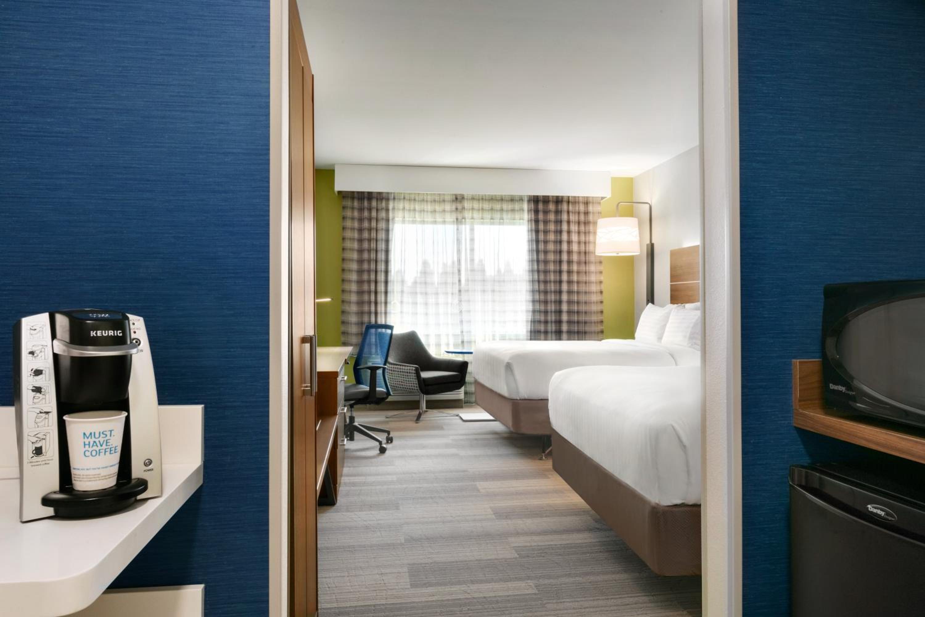 Standard Queen Room with Two Queen Beds and Roll-In Shower - Mobility Access