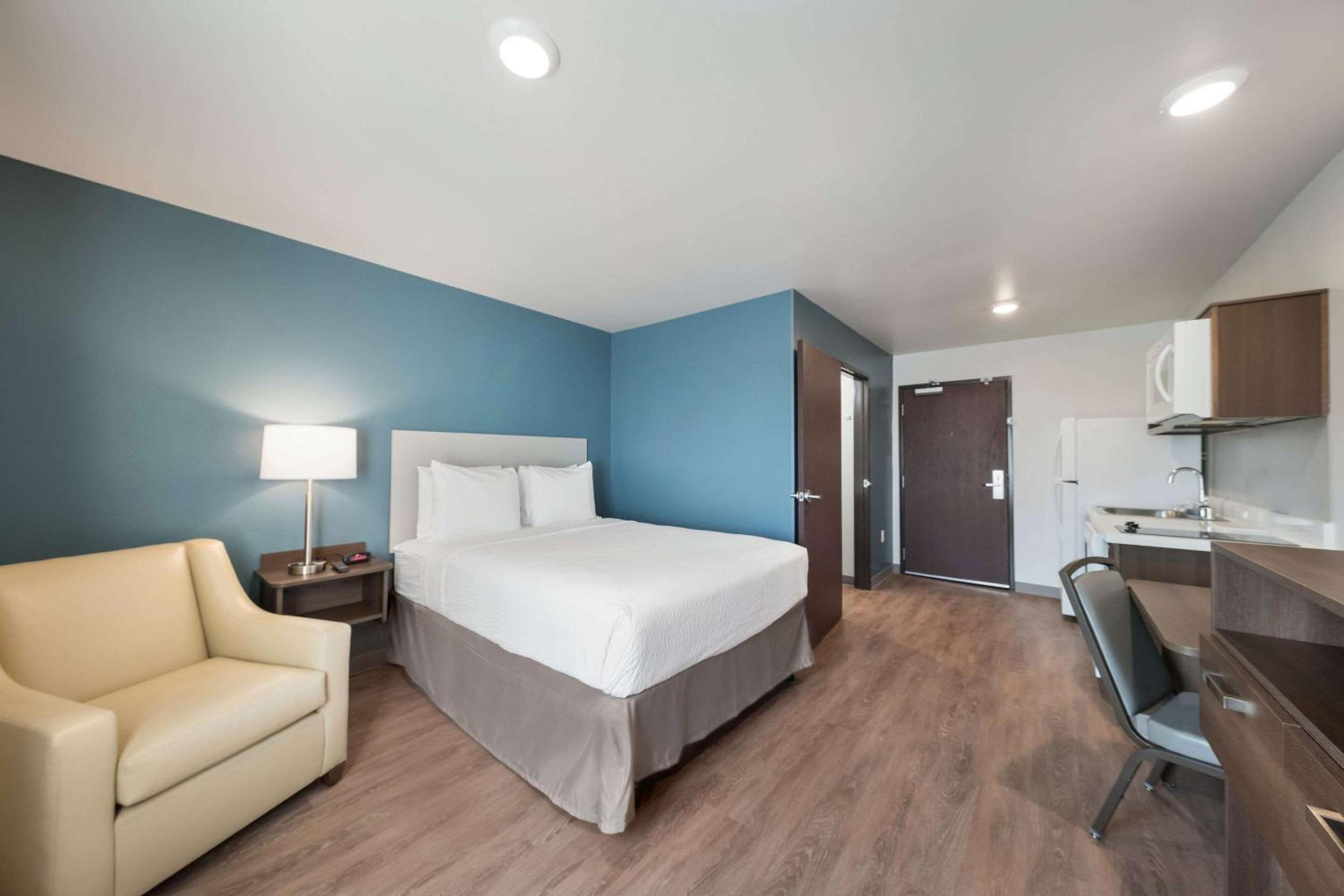 Queen Room - Accessible/Non-Smoking photo 3