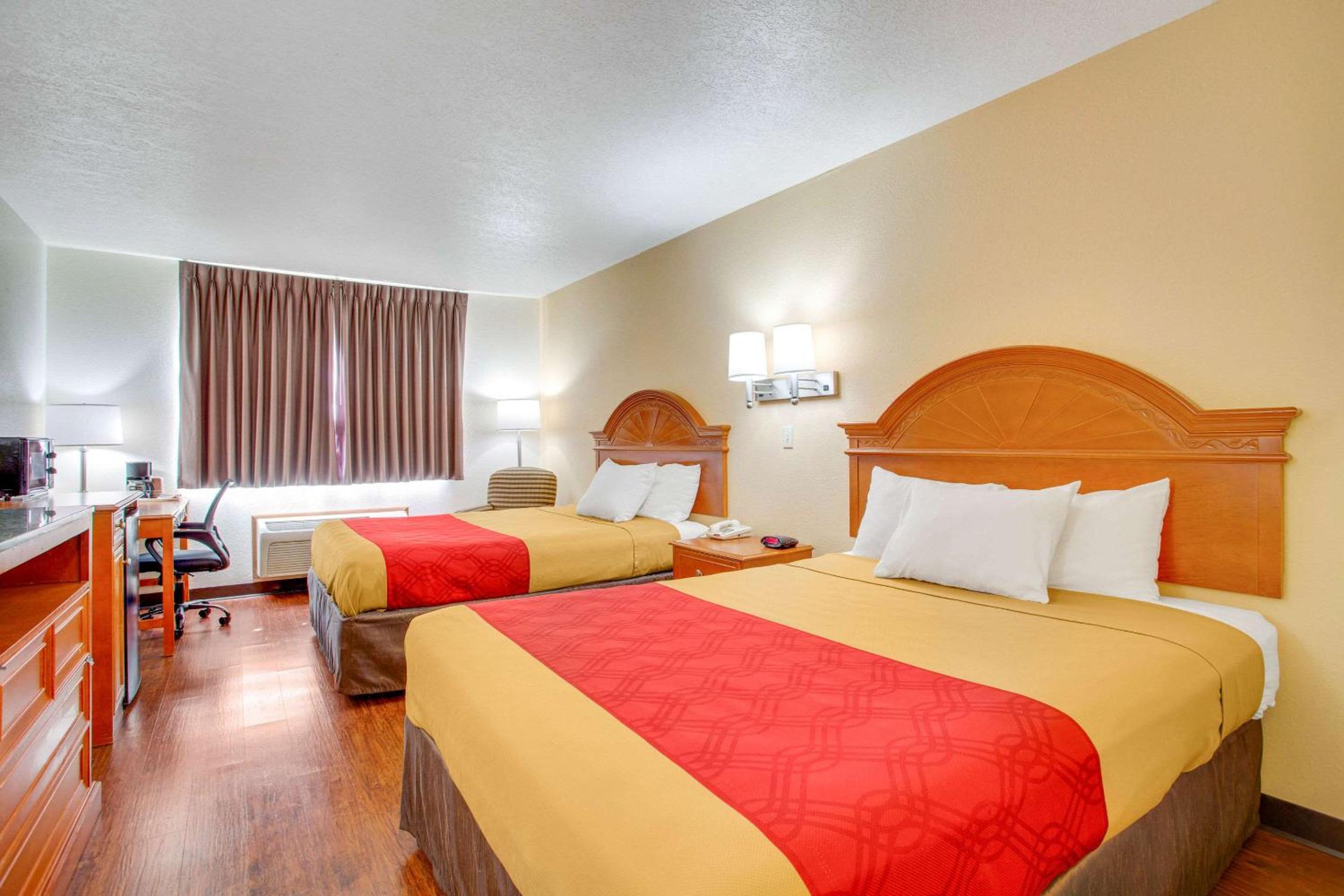 Queen Room with Two Queen Beds - Non-Smoking - Photo 1